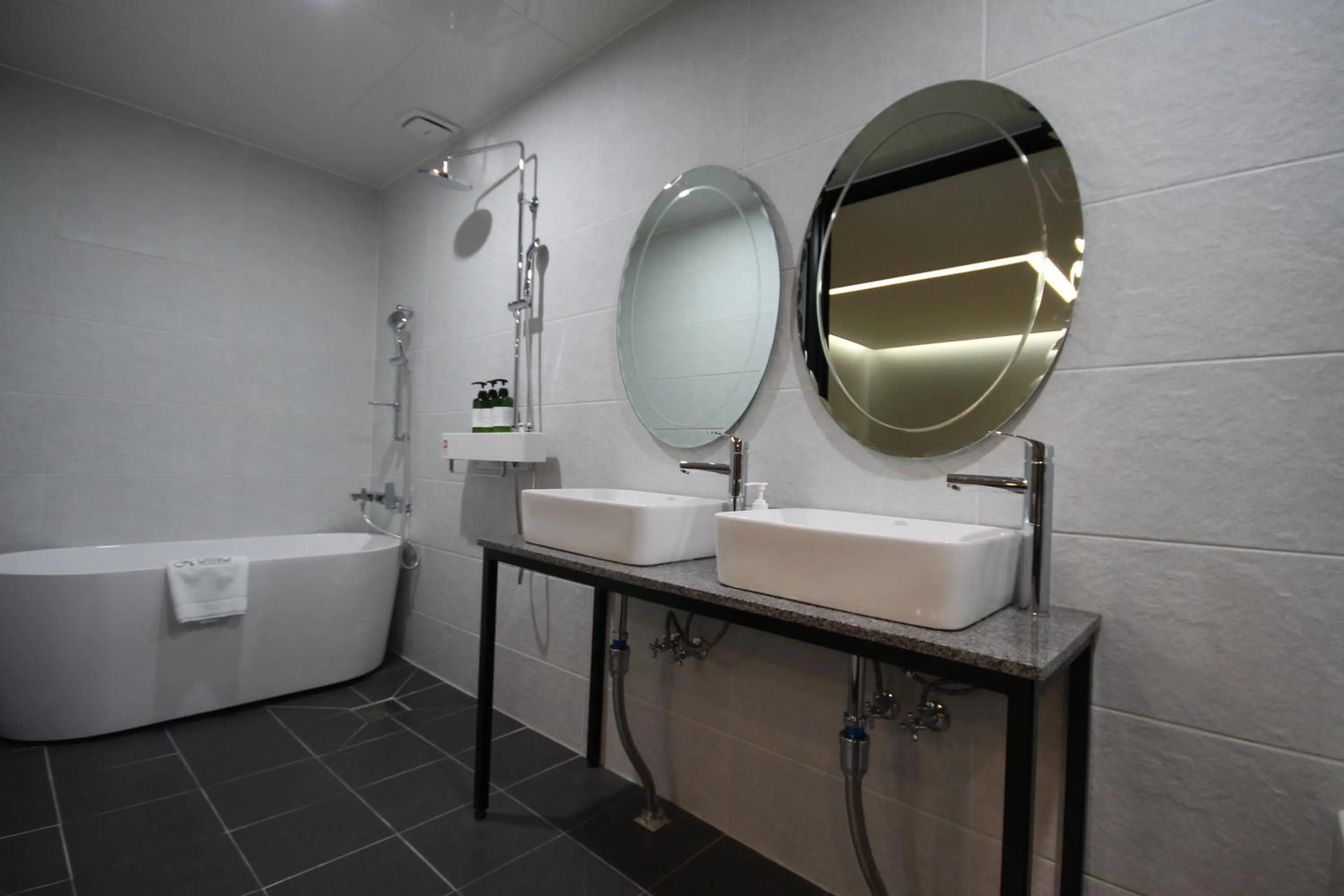 Bathroom in Busan Station Dino Hotel