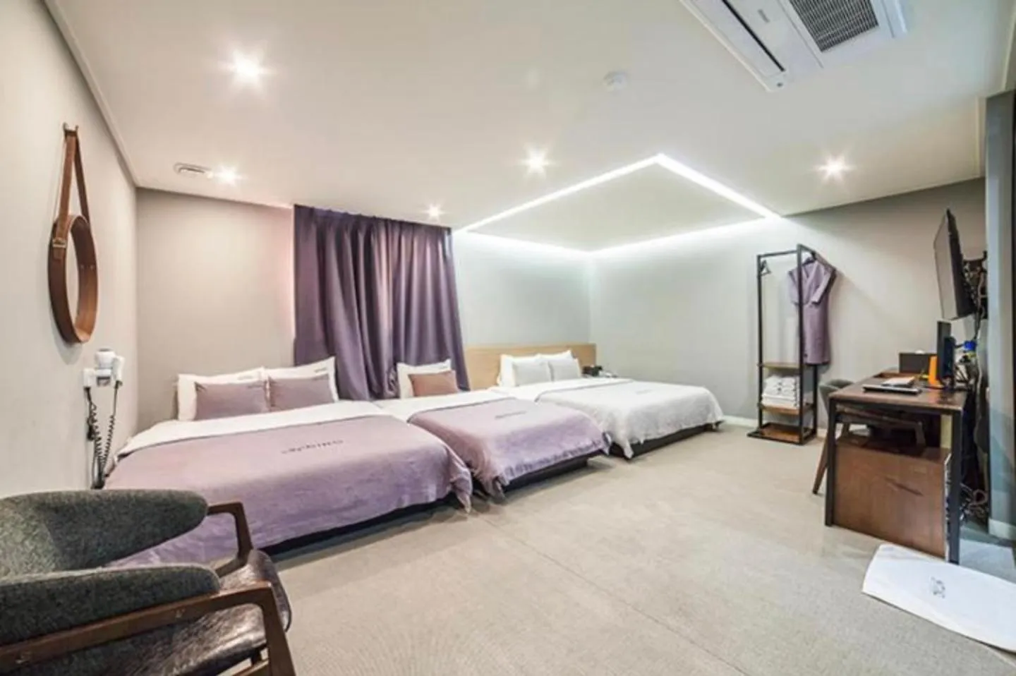 Photo of the whole room, Bed in Busan Station Dino Hotel