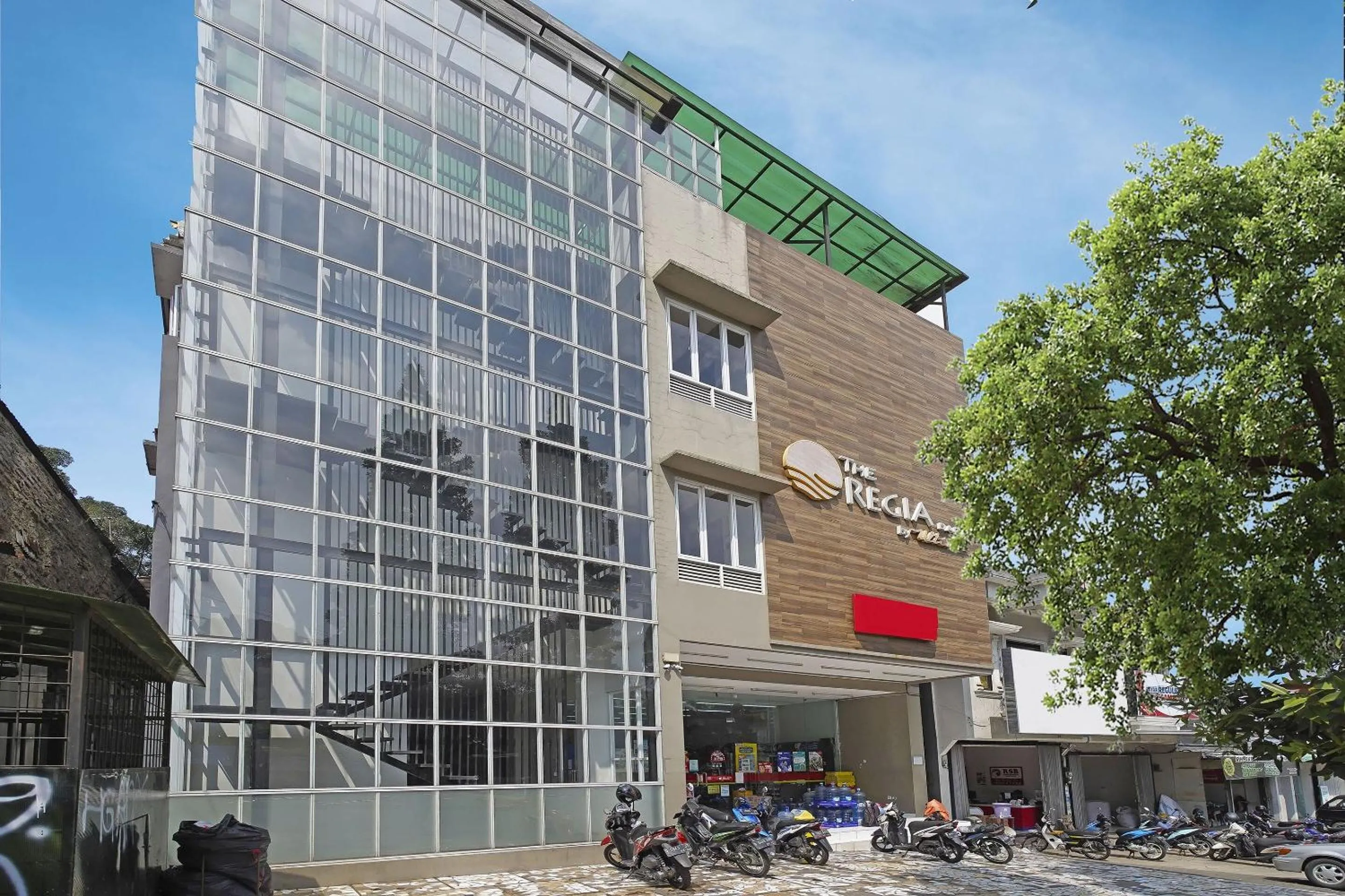 Facade/entrance in Collection O Dago Near Taman Hutan Raya Formerly Regia Dago
