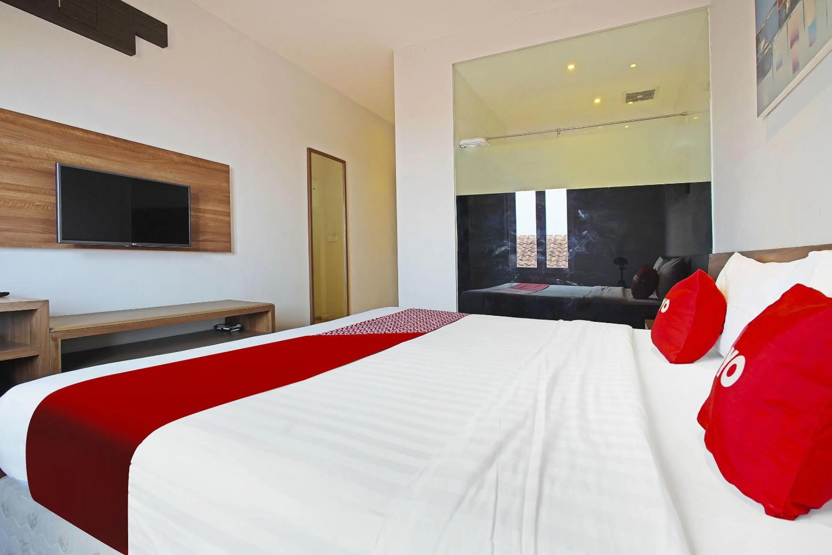 Bedroom, Bed in Collection O Dago Near Taman Hutan Raya Formerly Regia Dago