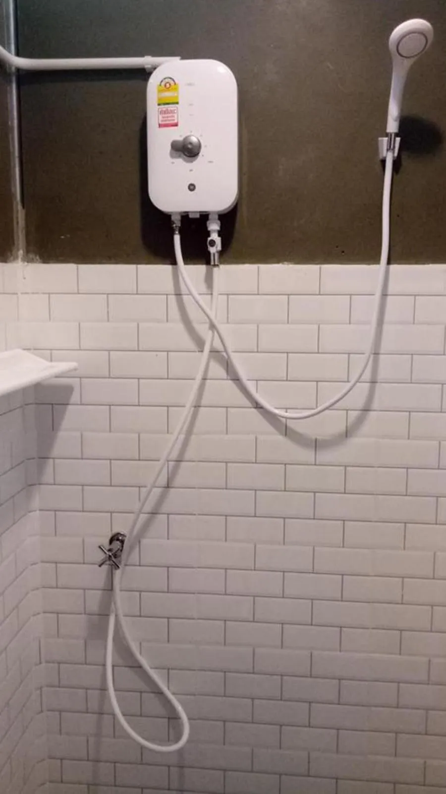 Shower in Blanco Hostel Lanta 18 to 35