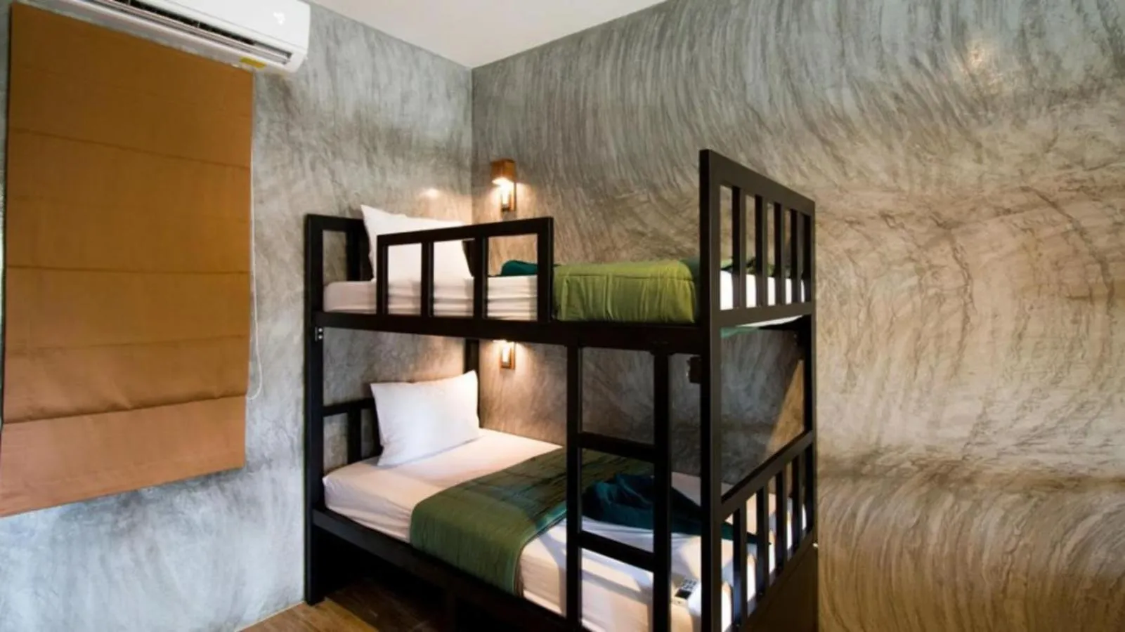 Bed in Blanco Hostel Lanta 18 to 35