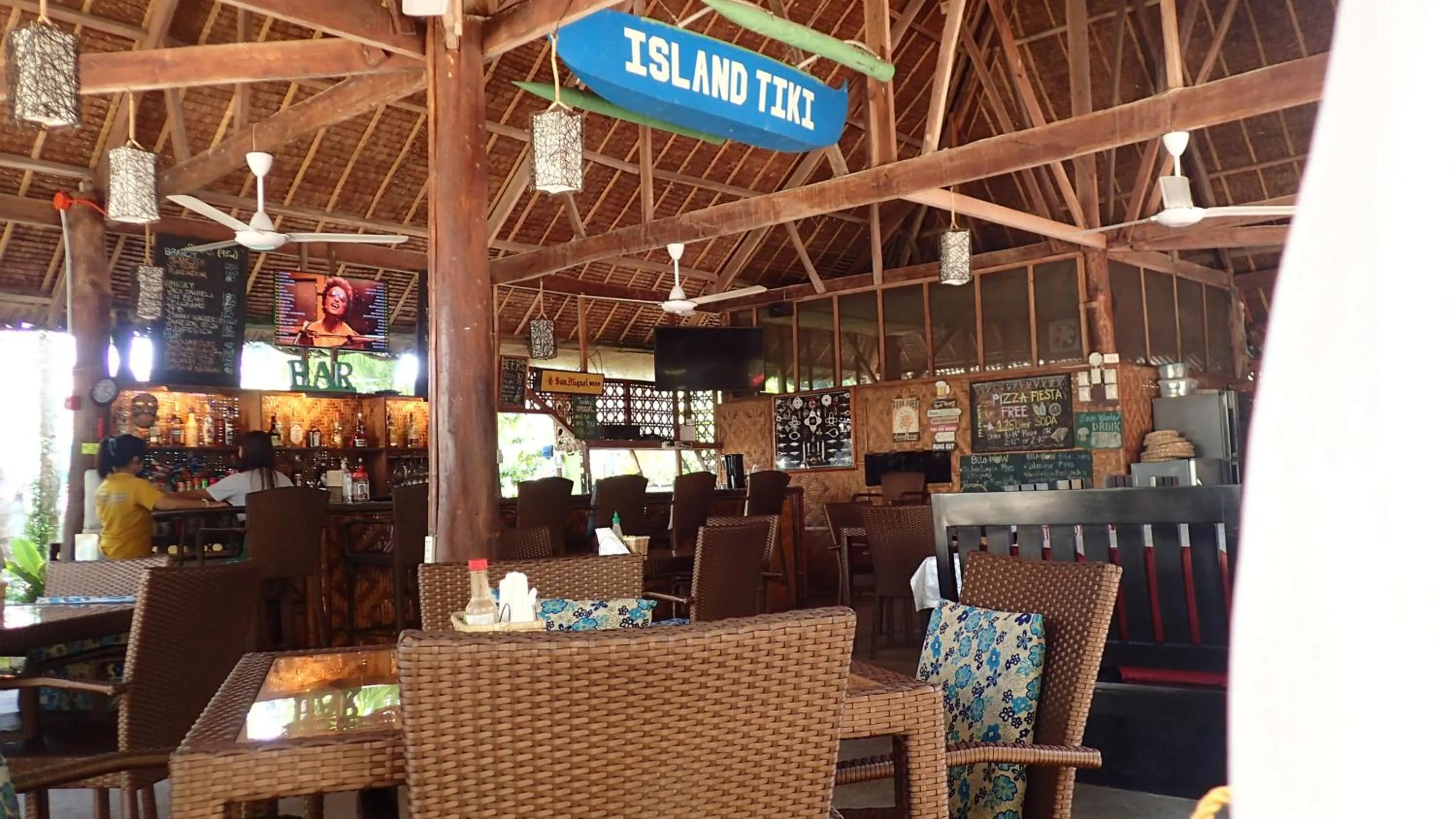 Restaurant/places to eat in Island Tiki Paradise Resort