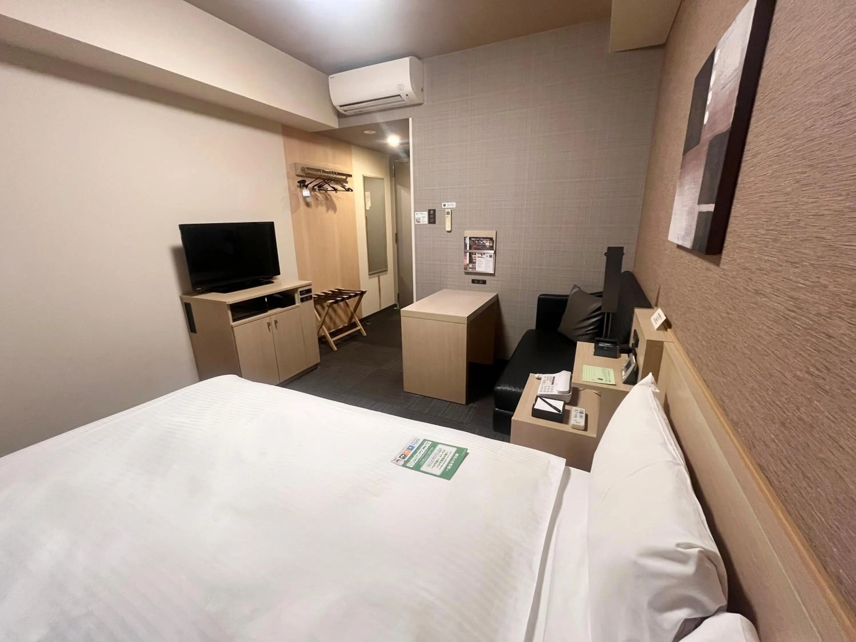 Photo of the whole room, Bed in ​Hotel Route-Inn Ube​