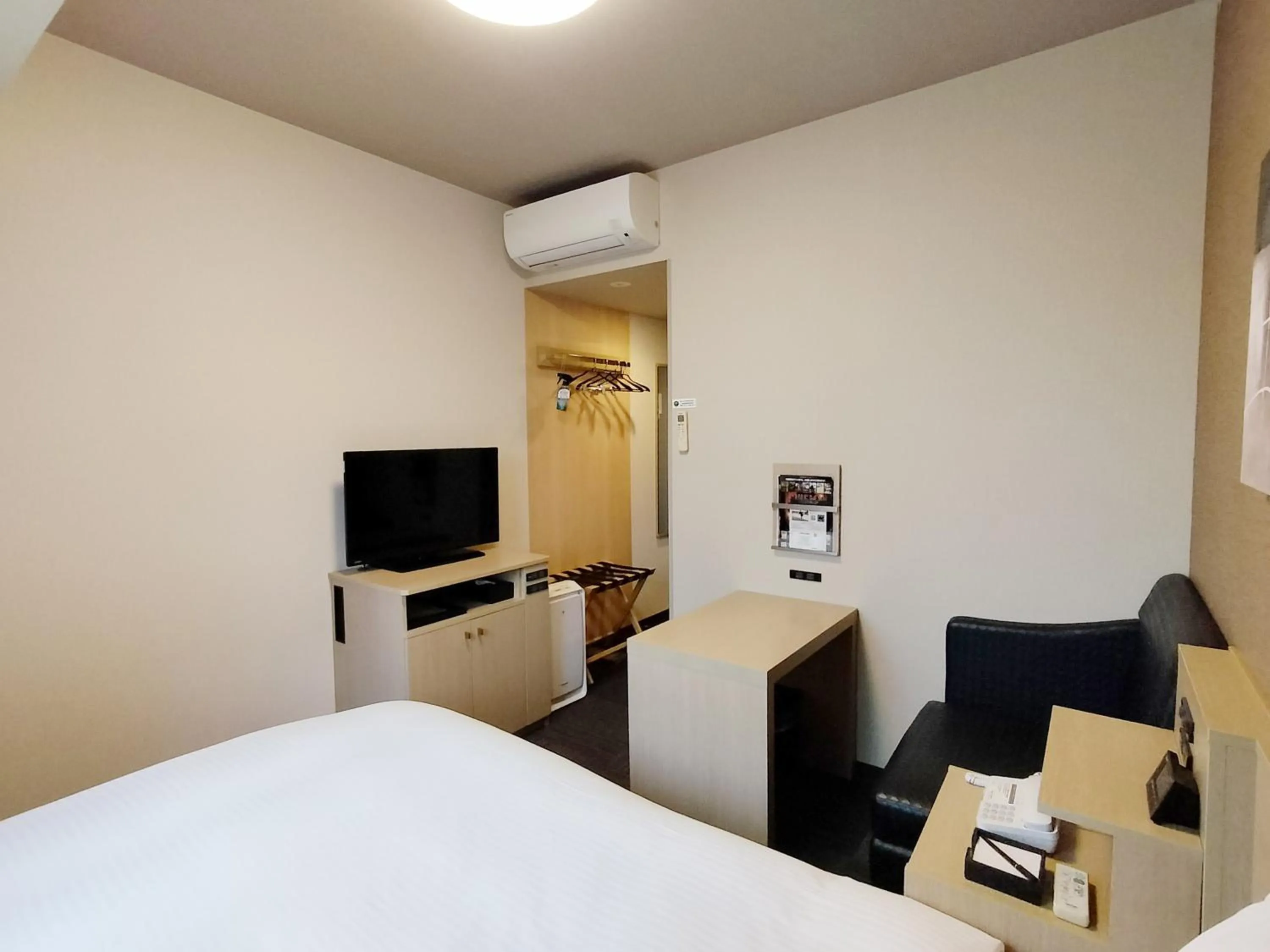 Photo of the whole room, Bed in Hotel Route-Inn Takaoka Ekimae
