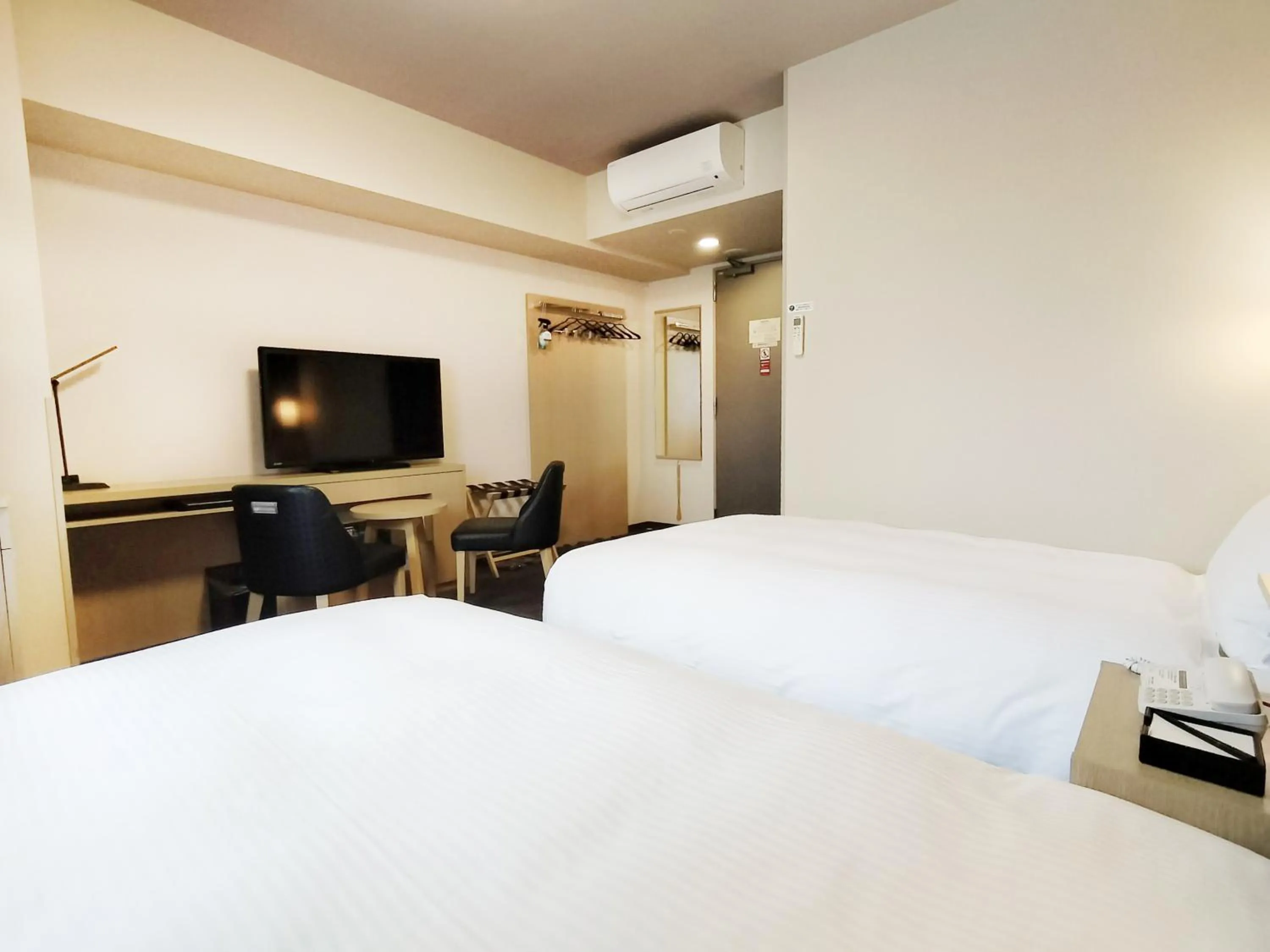 Bed in Hotel Route-Inn Takaoka Ekimae