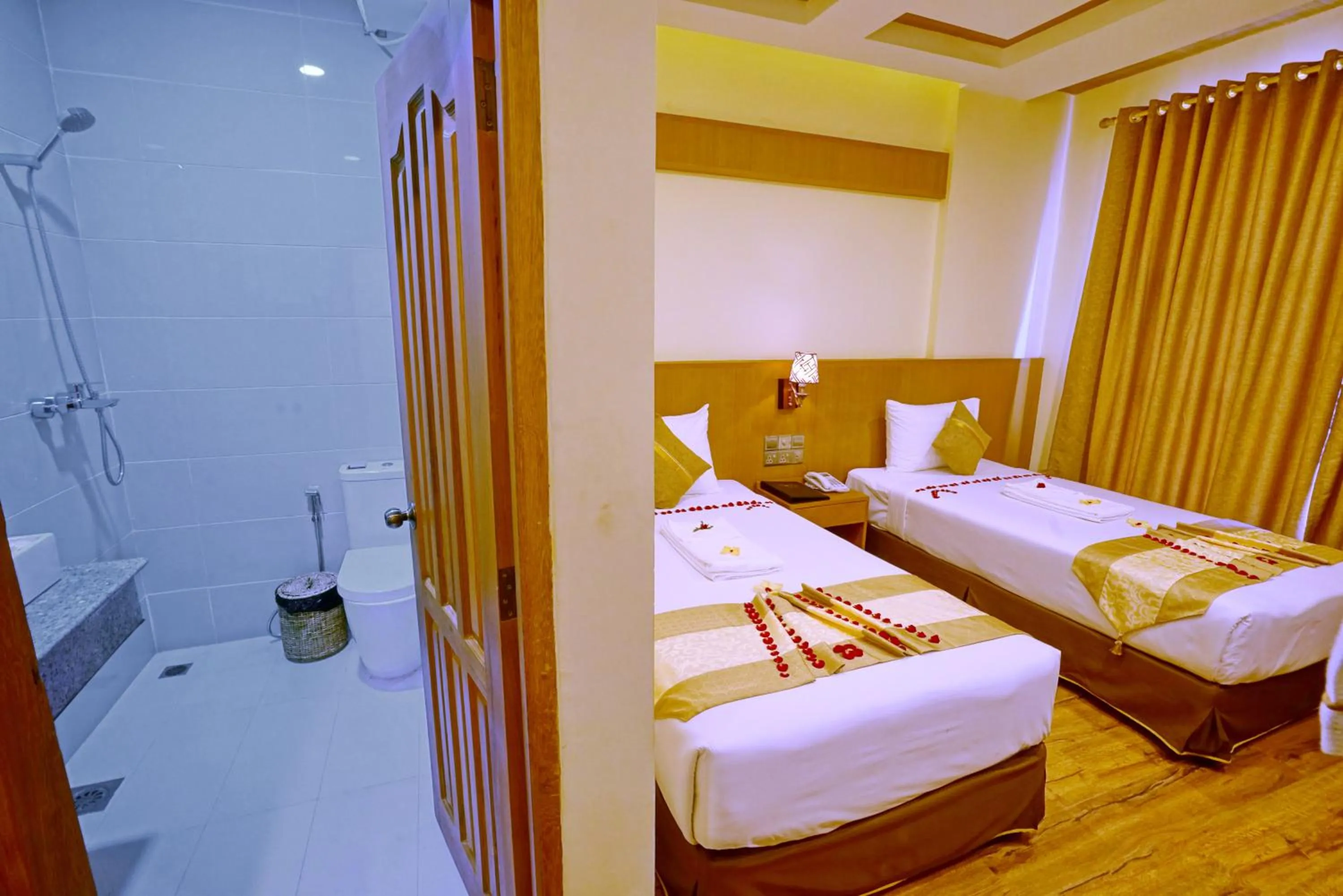 Bathroom, Bed in The Hotel Nova