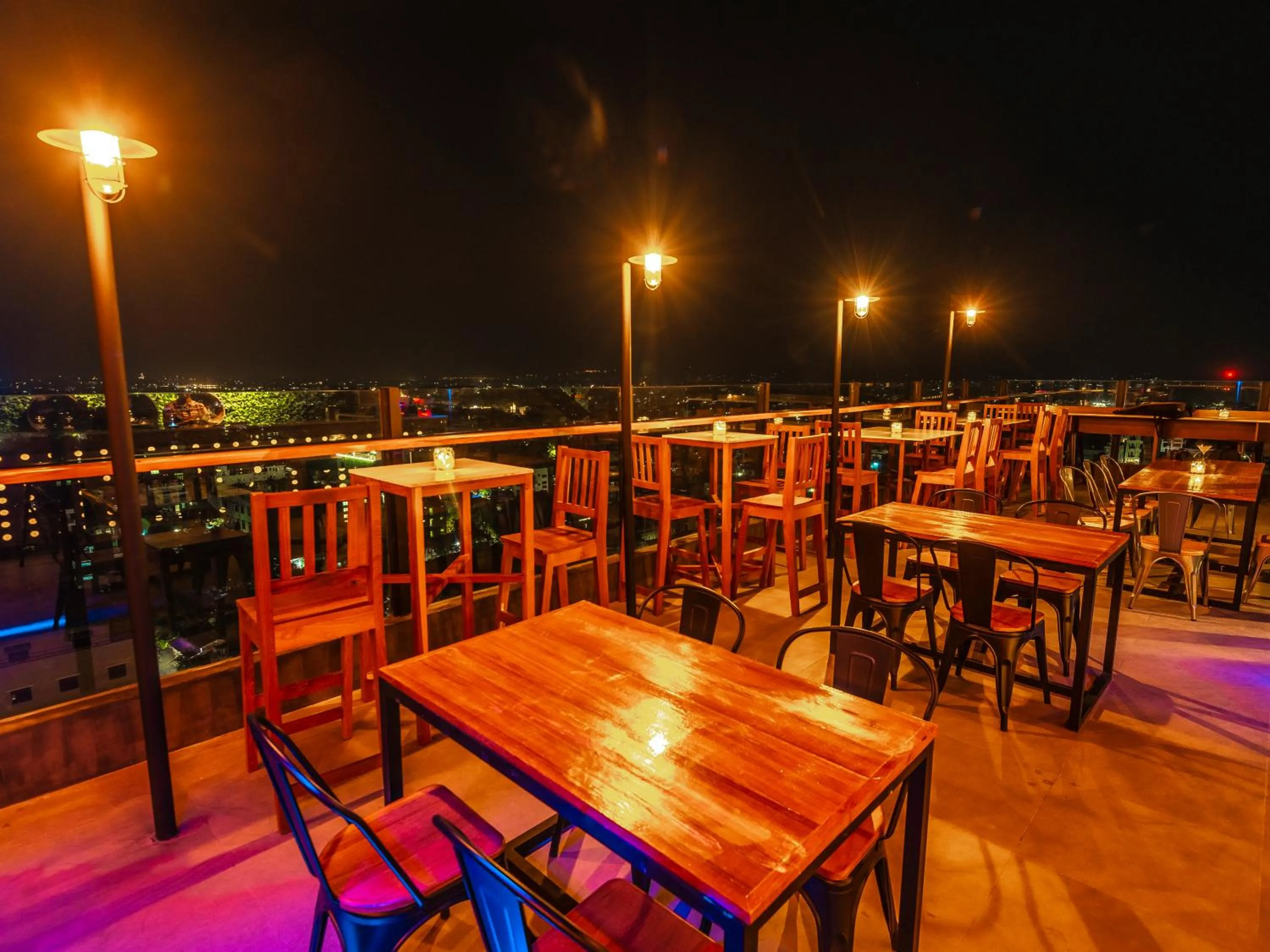 Restaurant/places to eat in The Hotel Nova