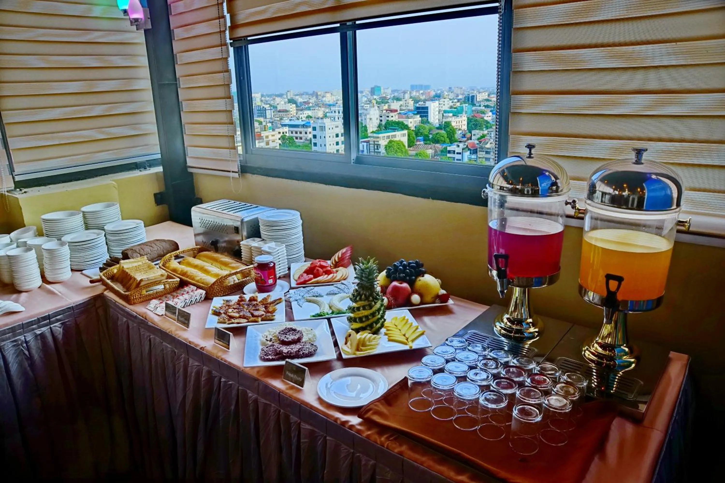 Restaurant/places to eat in The Hotel Nova