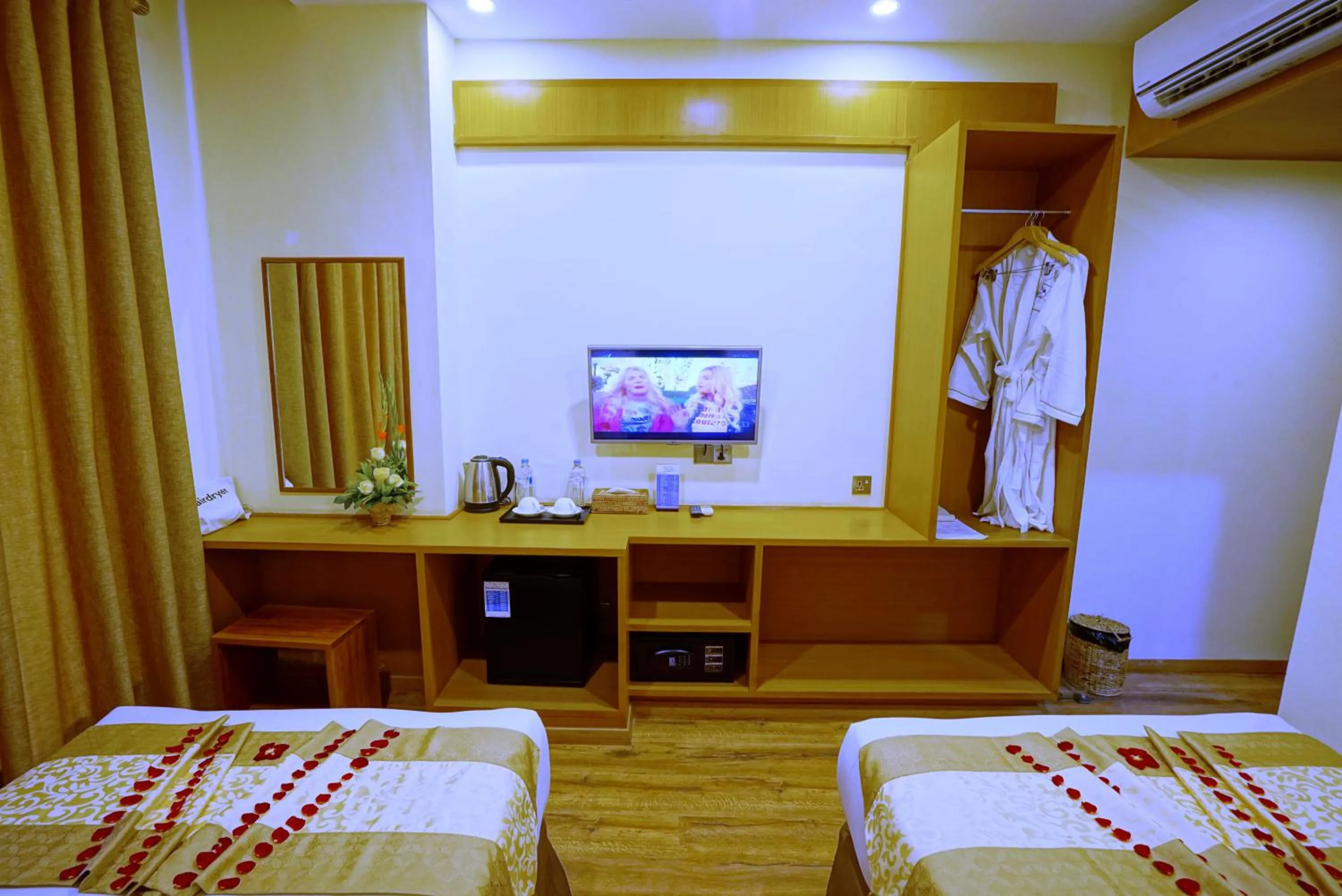 Coffee/tea facilities, Bed in The Hotel Nova