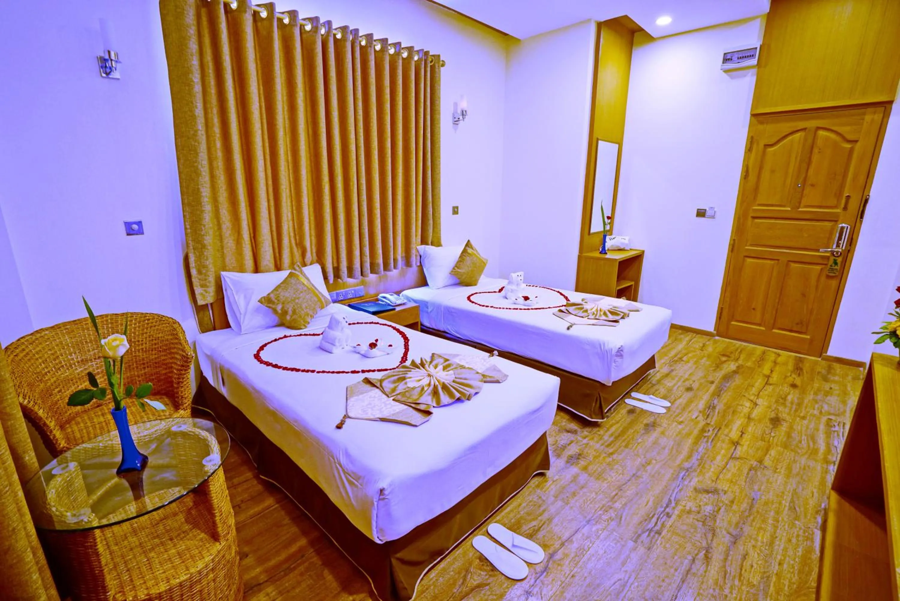 Seating area, Bed in The Hotel Nova