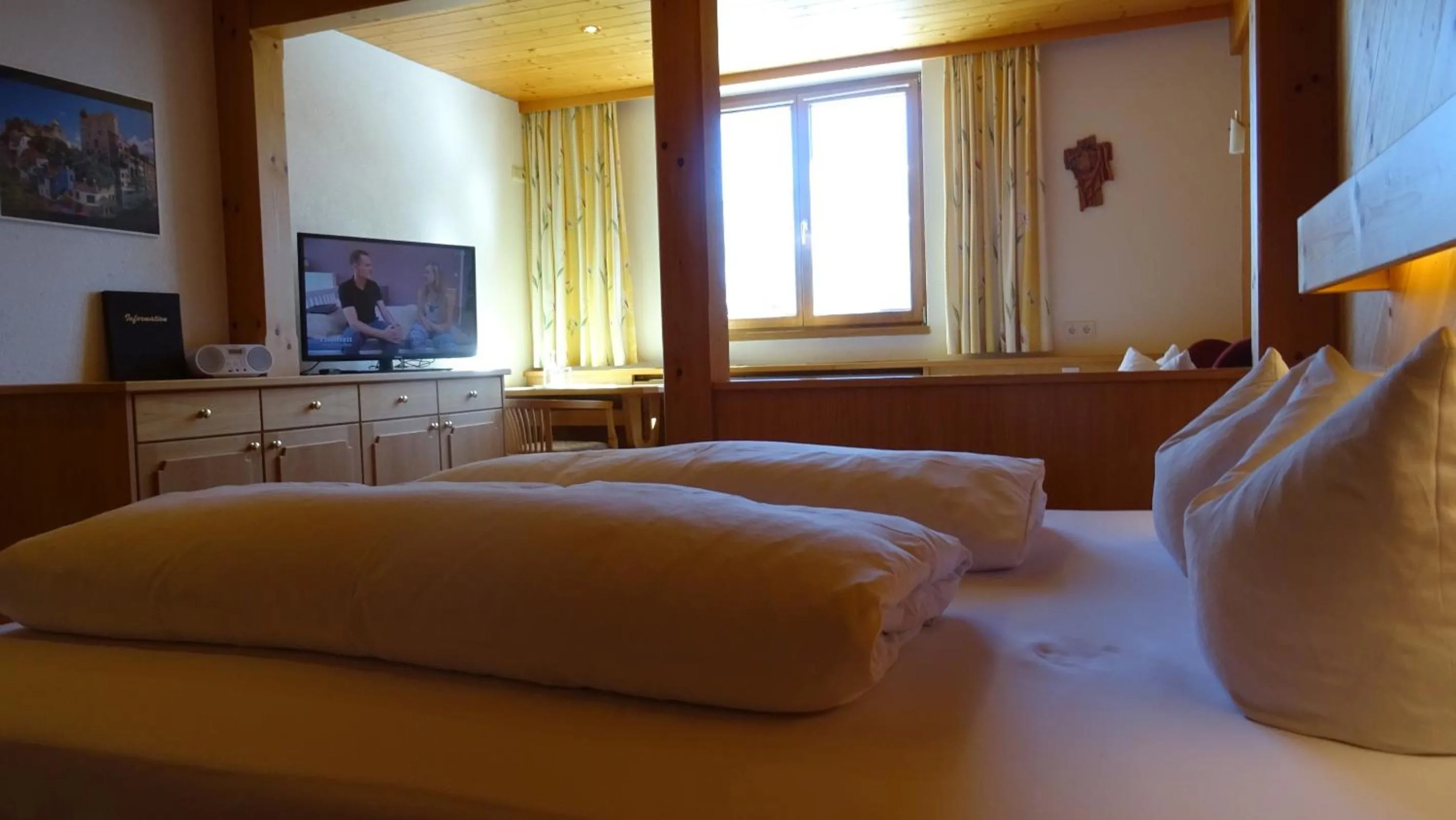 Photo of the whole room, Bed in Pension Edelweiss