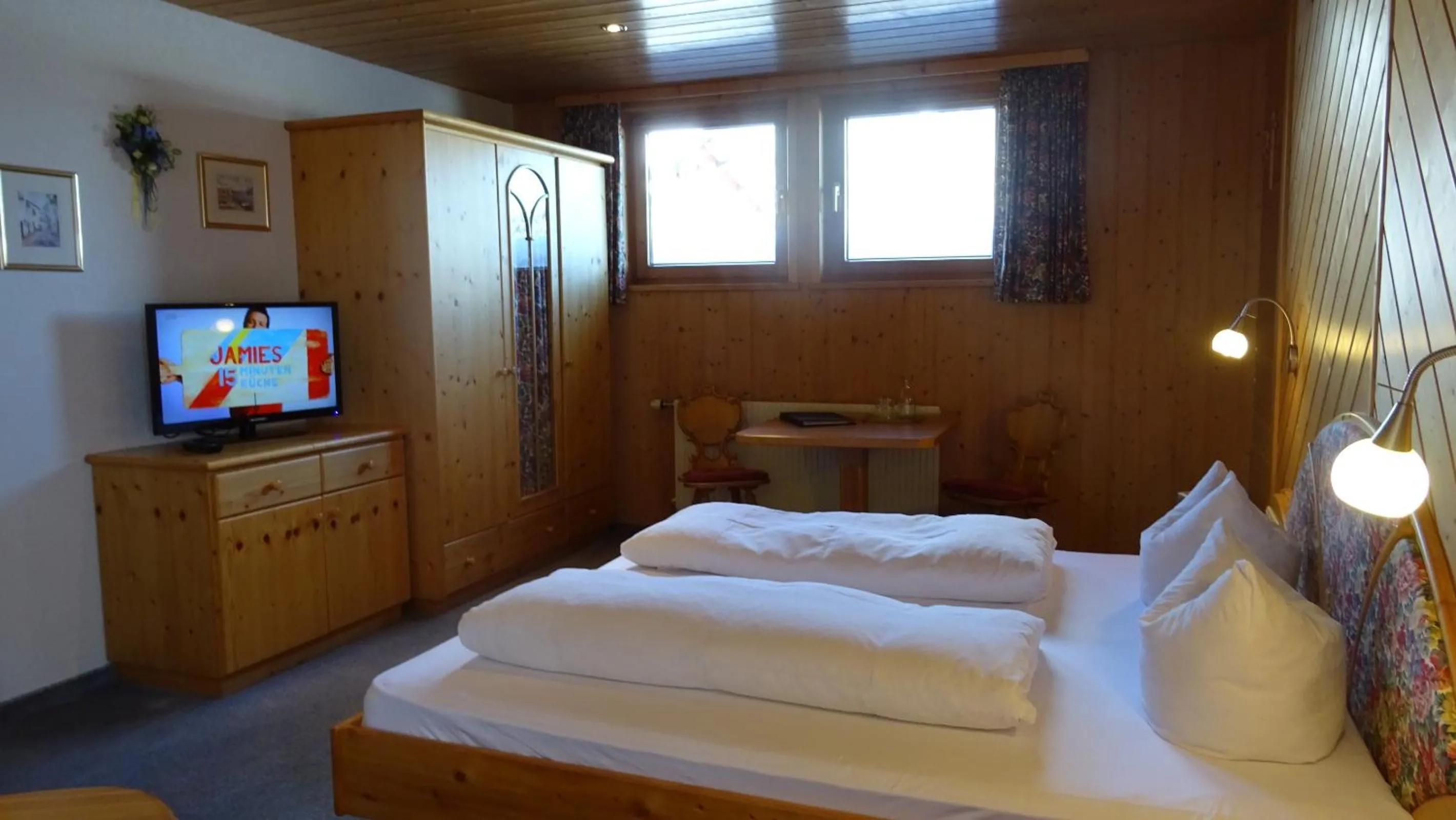 Photo of the whole room, Bed in Pension Edelweiss