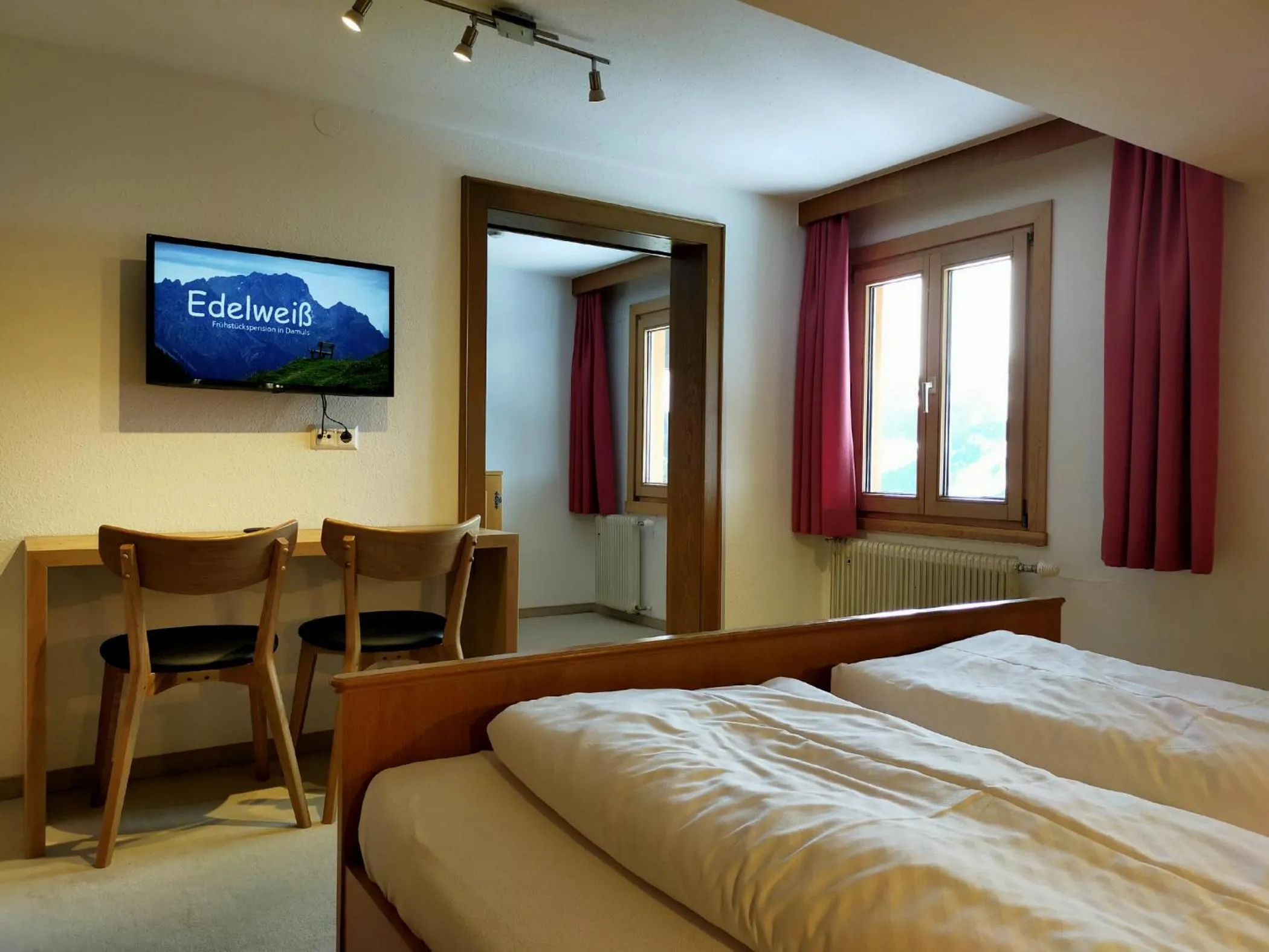 Bedroom, Bed in Pension Edelweiss