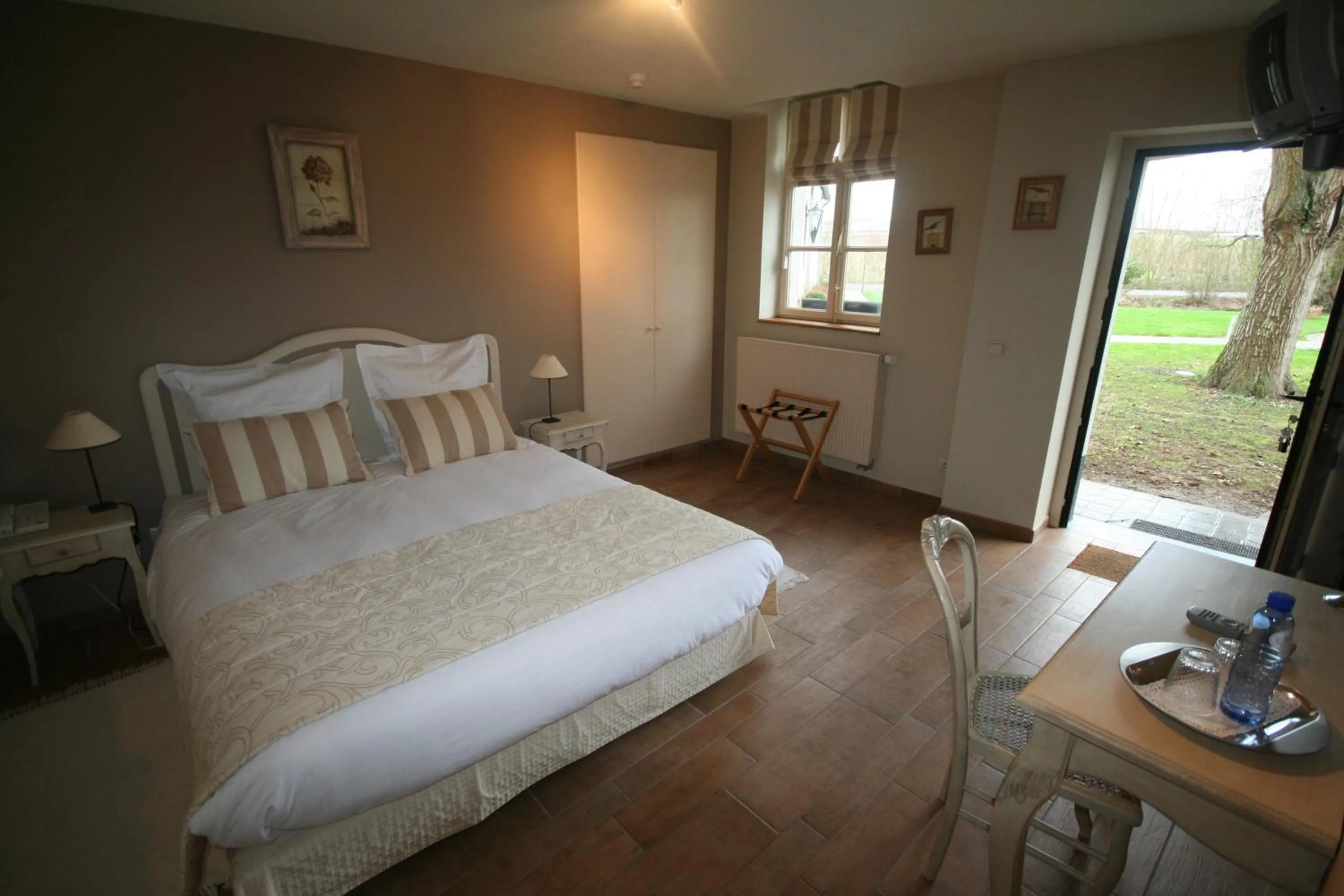 Day, Bed in Hostellerie au Coeur du Spinois