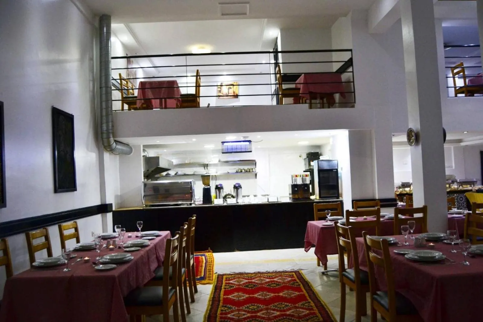 Restaurant/places to eat in Rose Valley Hotel