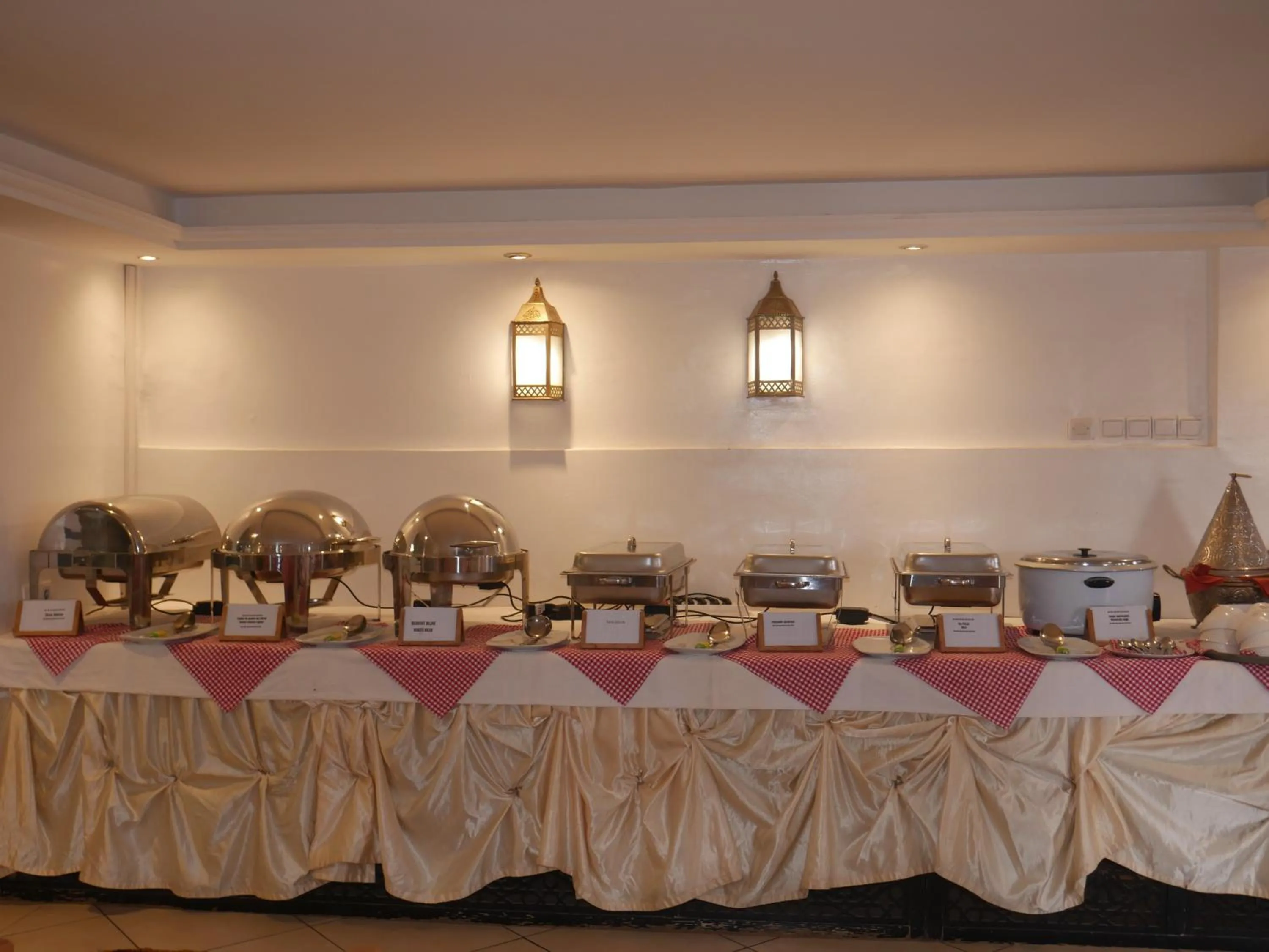 Restaurant/places to eat in Rose Valley Hotel