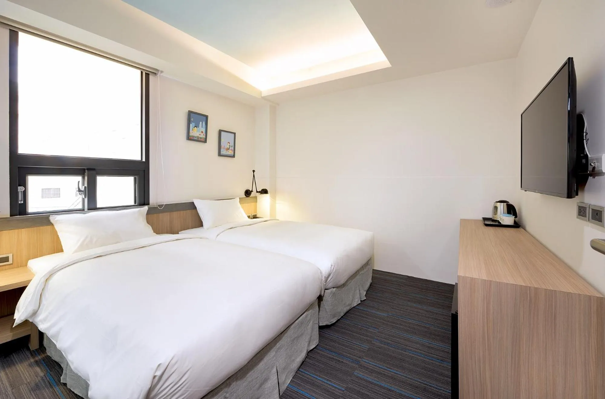 Photo of the whole room, Bed in Hommie Inn