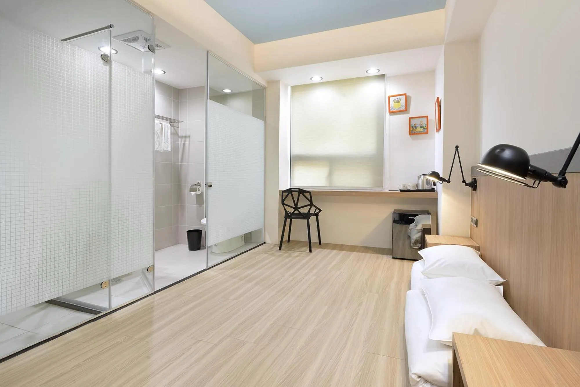 Photo of the whole room in Hommie Inn