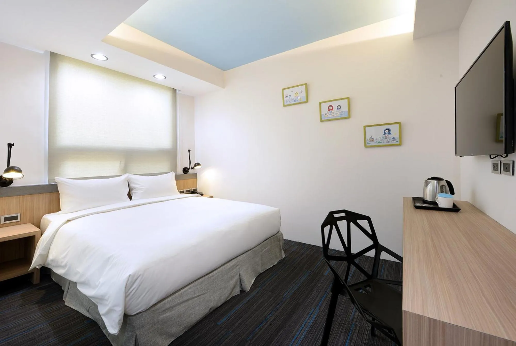 Photo of the whole room, Bed in Hommie Inn