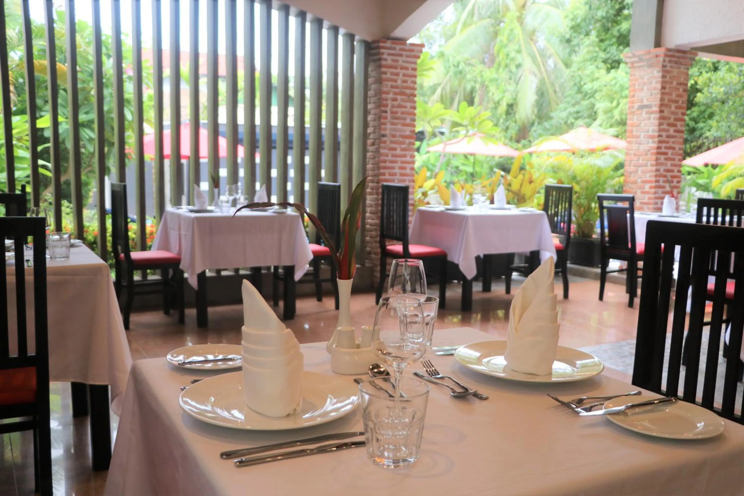 Restaurant/places to eat in Peak Elite Boutique