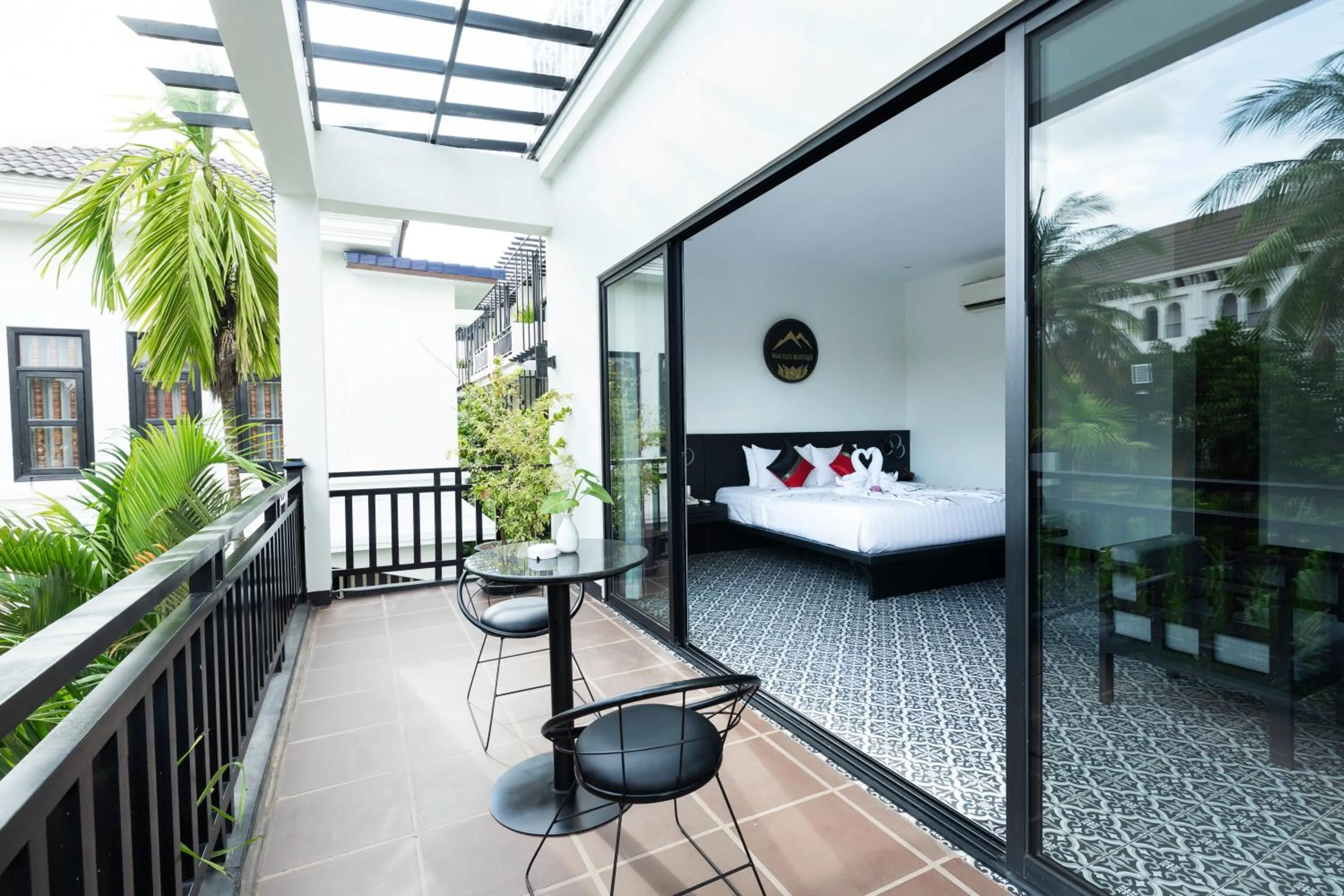 Balcony/Terrace, Bed in Peak Elite Boutique