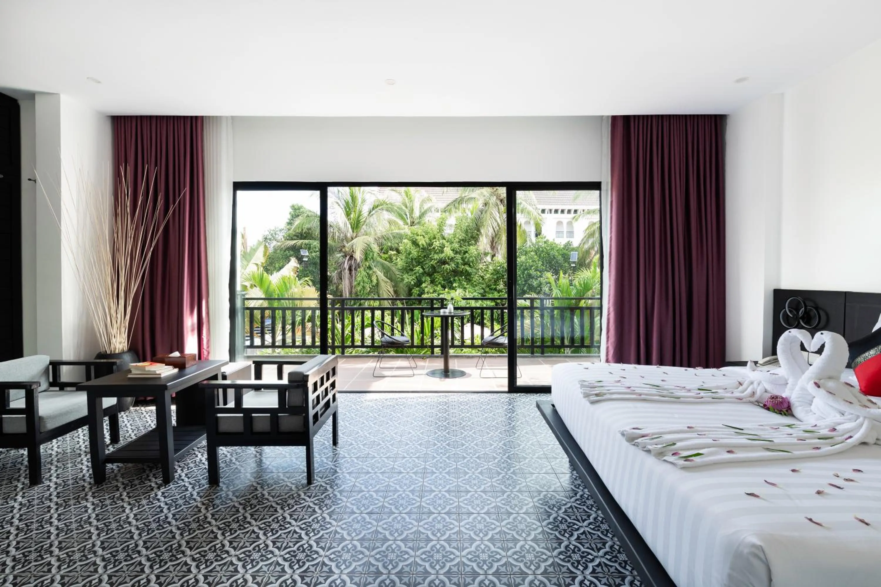 Balcony/Terrace, Bed in Peak Elite Boutique