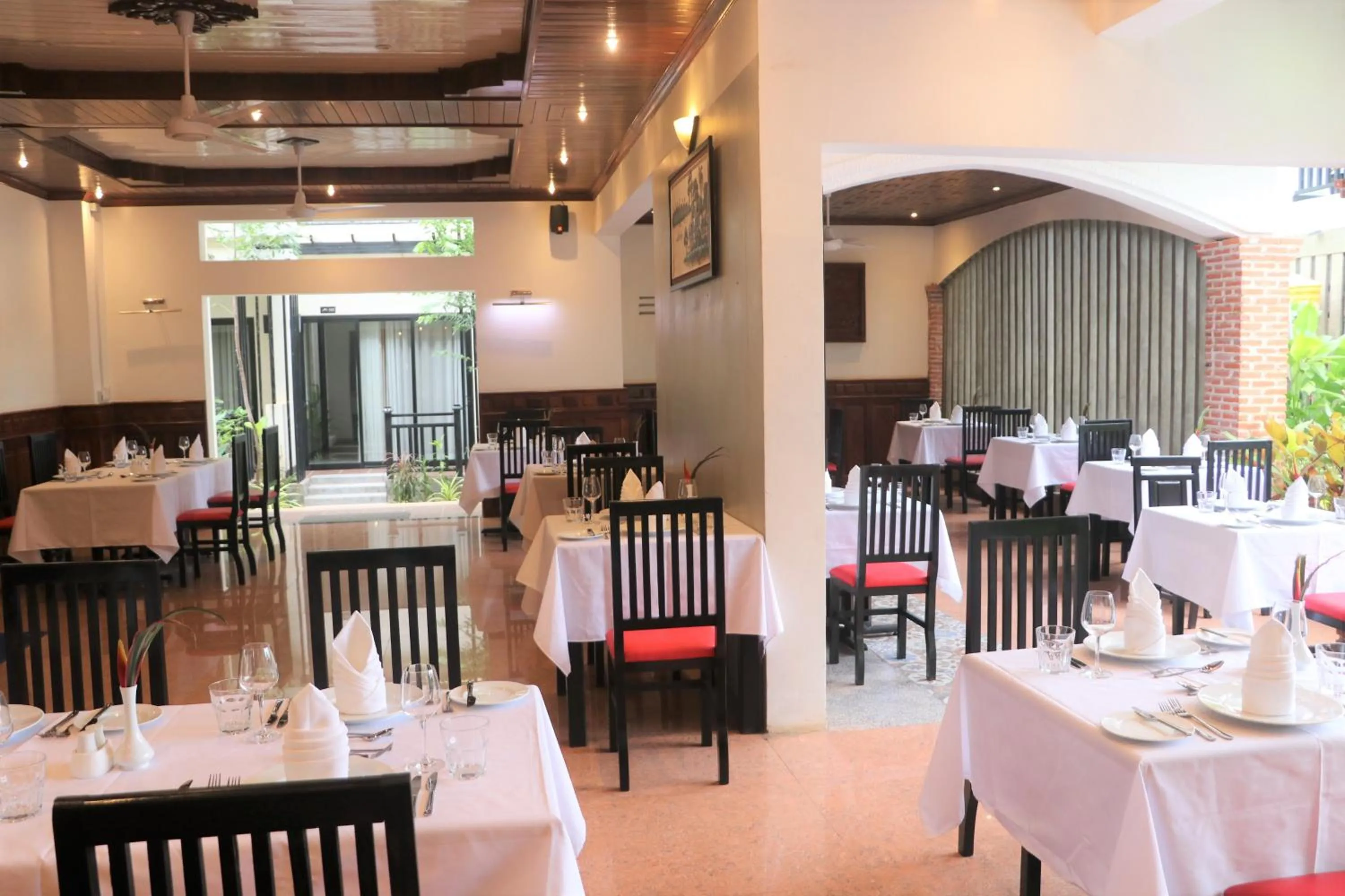 Restaurant/places to eat in Peak Elite Boutique