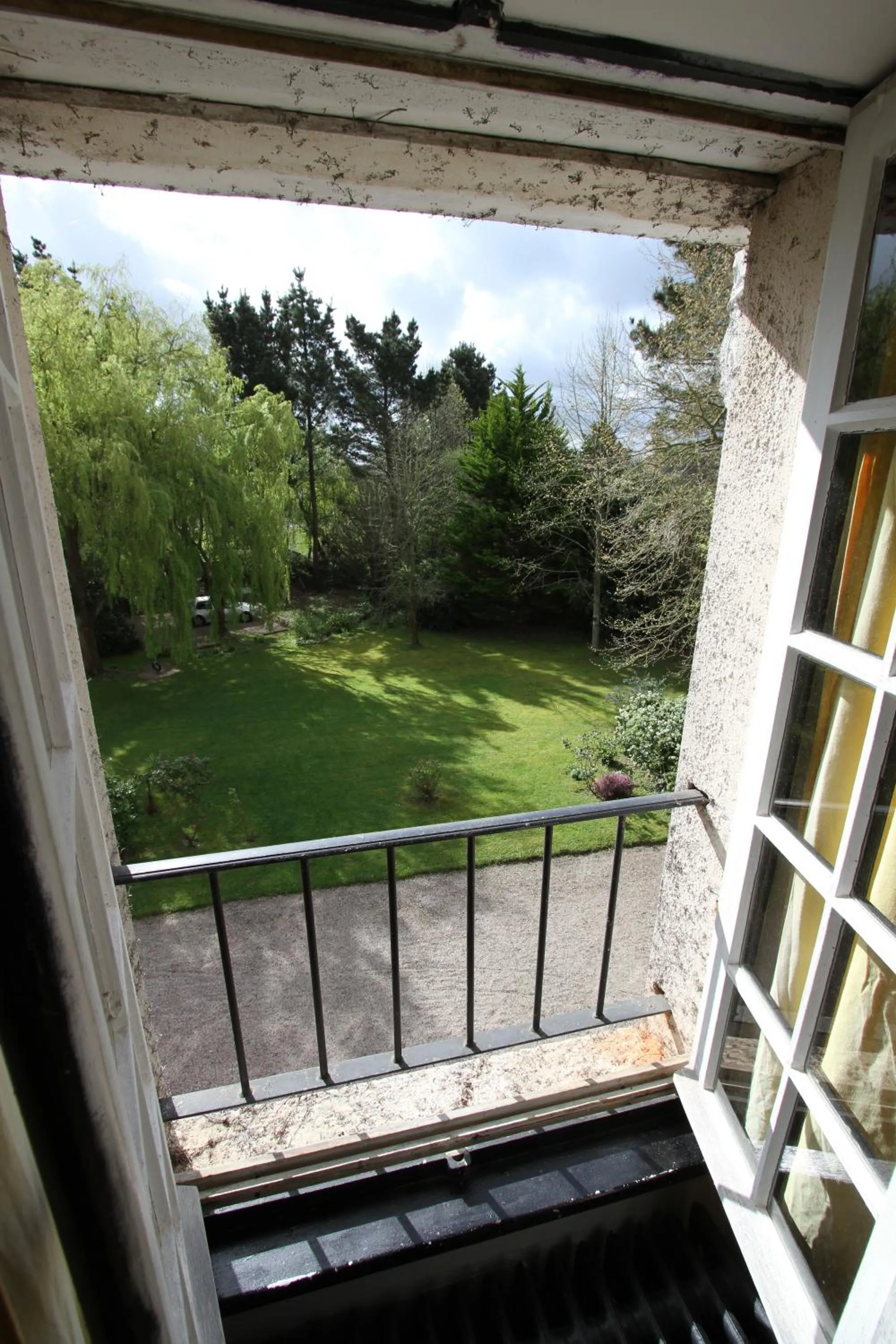 Garden view in La Haute Flourie - bed and breakfast -chambres d'hôtes
