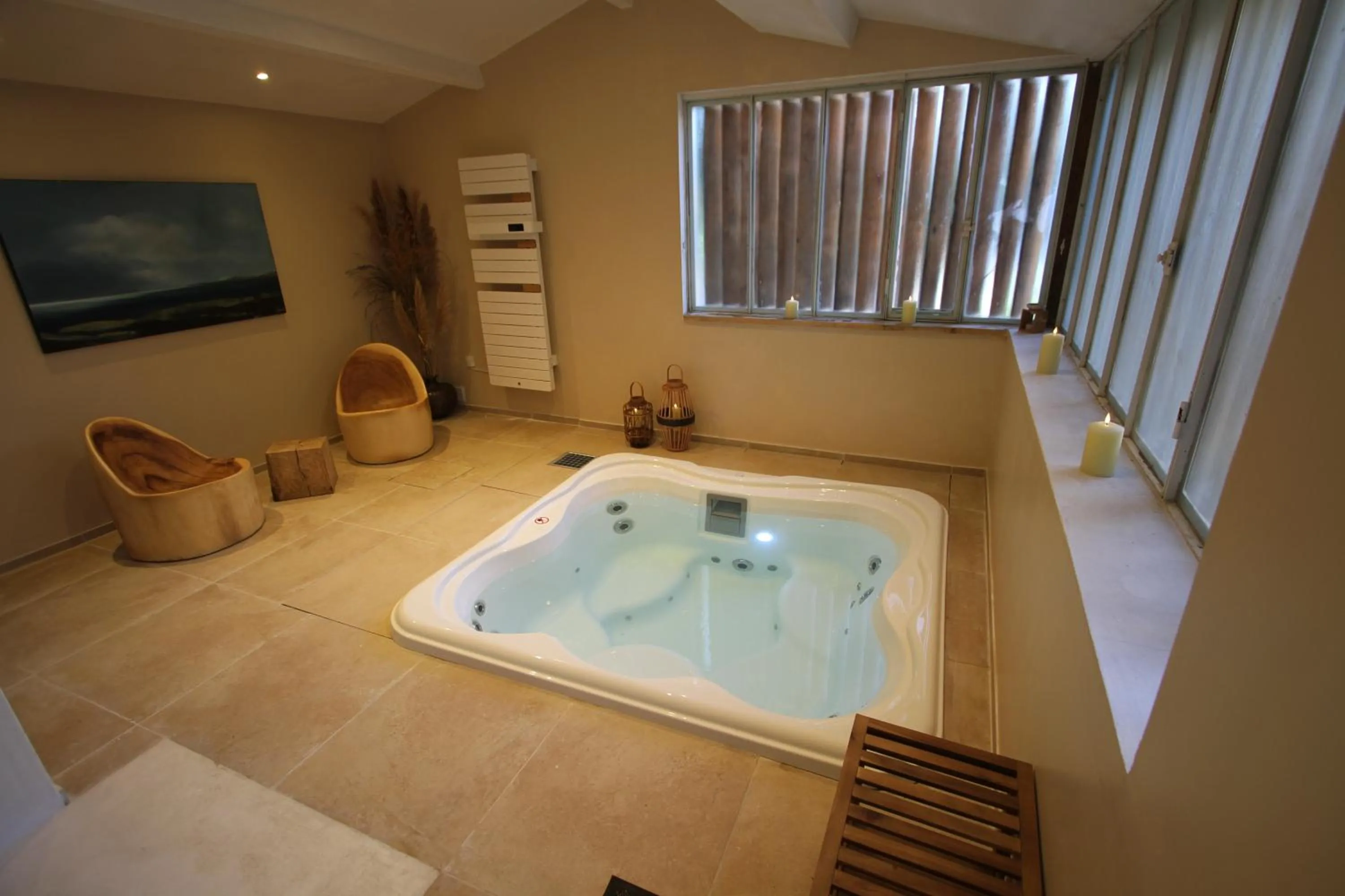 Hot Tub in La Haute Flourie - bed and breakfast -chambres d'hôtes
