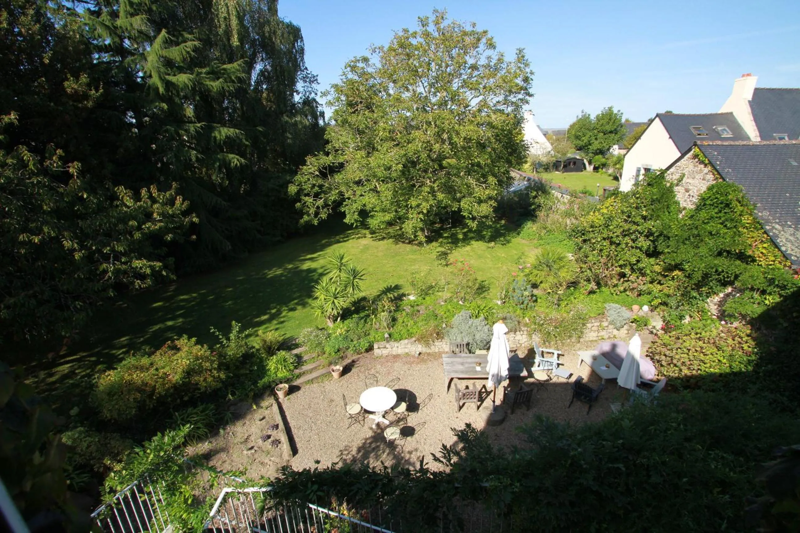 Garden view in La Haute Flourie - bed and breakfast -chambres d'hôtes