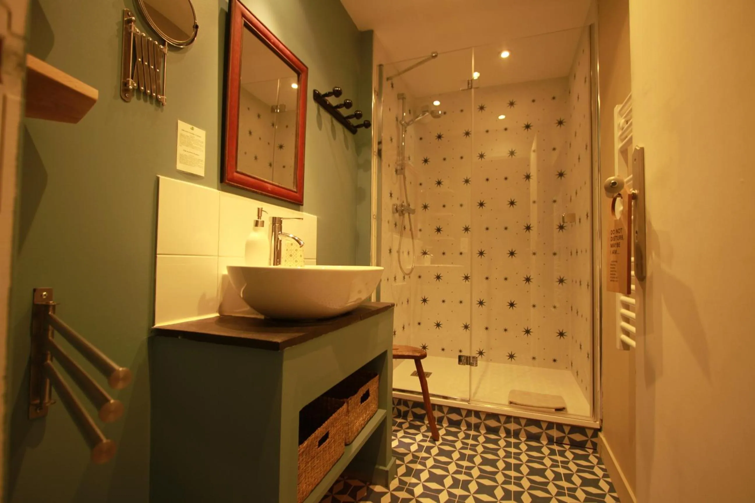 Shower in La Haute Flourie - bed and breakfast -chambres d'hôtes
