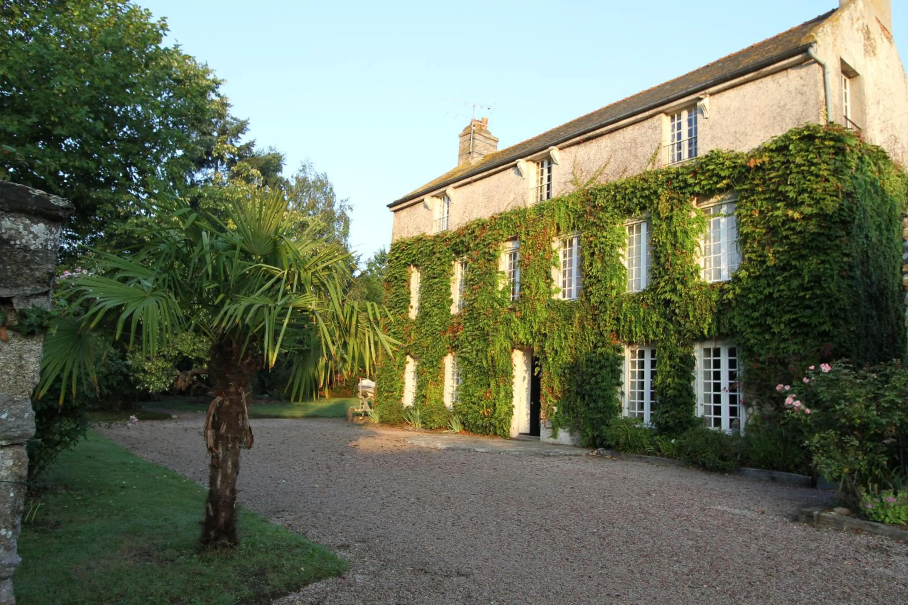 Facade/entrance in La Haute Flourie - bed and breakfast -chambres d'hôtes