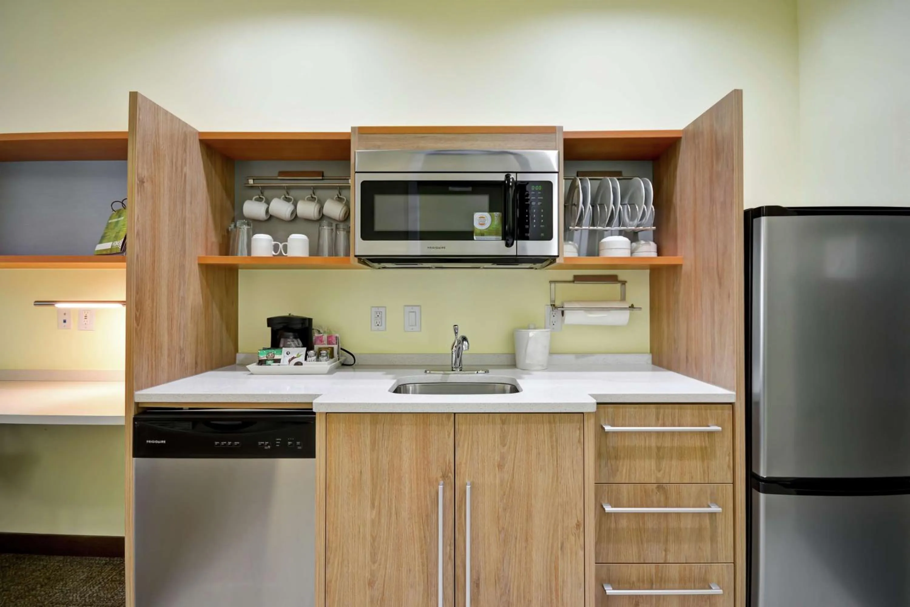 Kitchen or kitchenette in Home2 Suites By Hilton Fort Worth Southwest Cityview