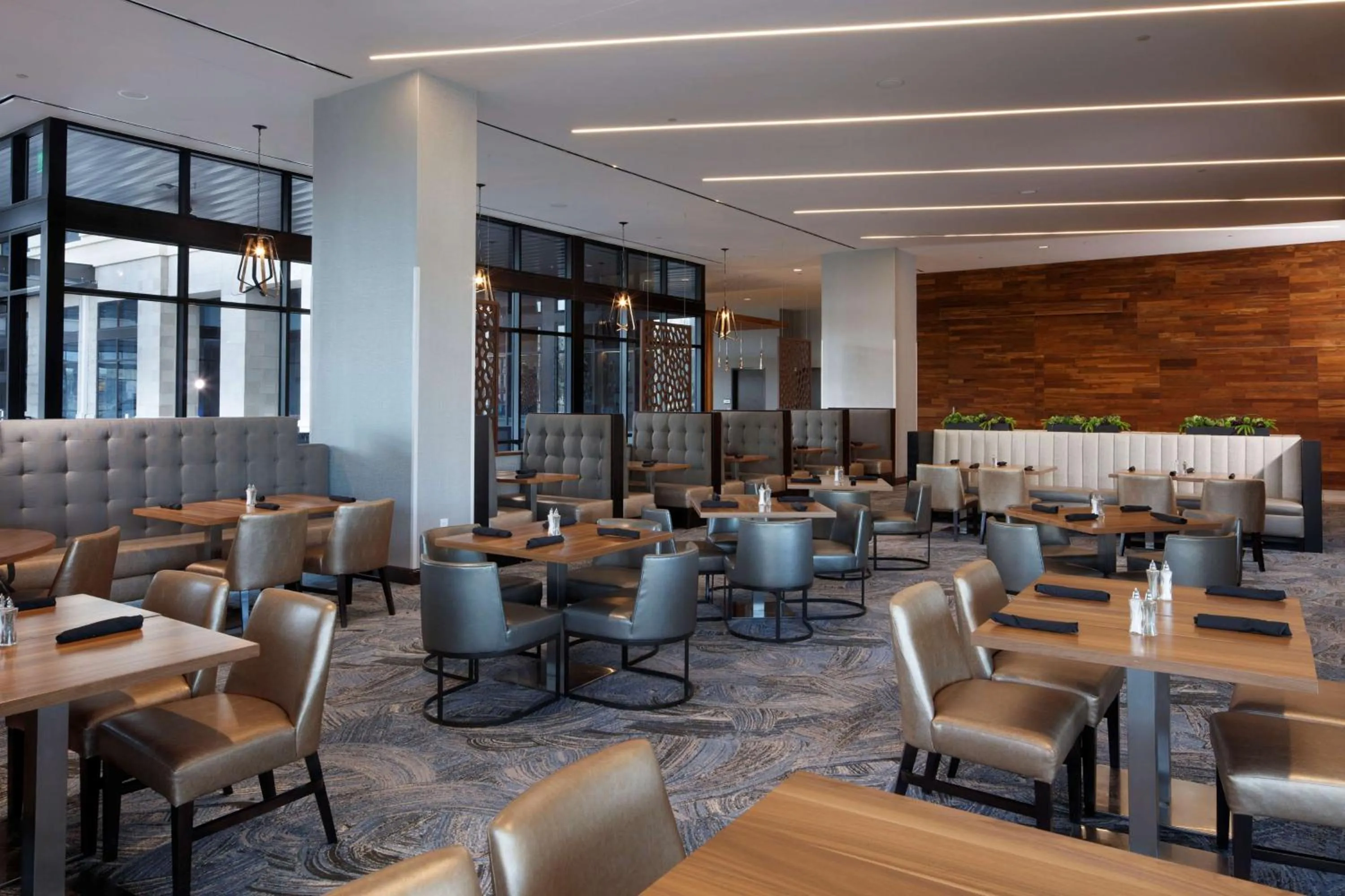 Restaurant/places to eat in Embassy Suites Amarillo Downtown