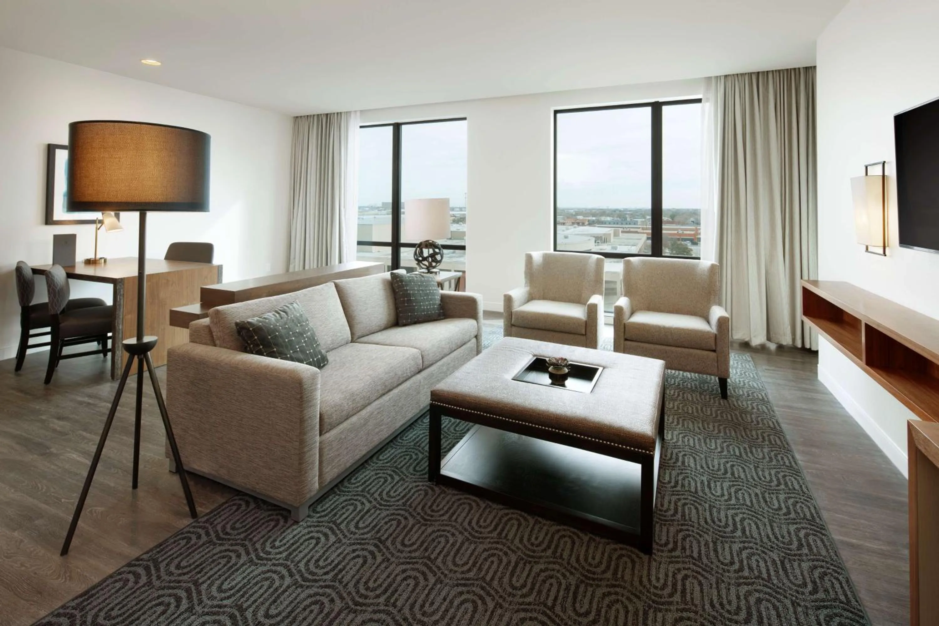 Seating area in Embassy Suites Amarillo Downtown