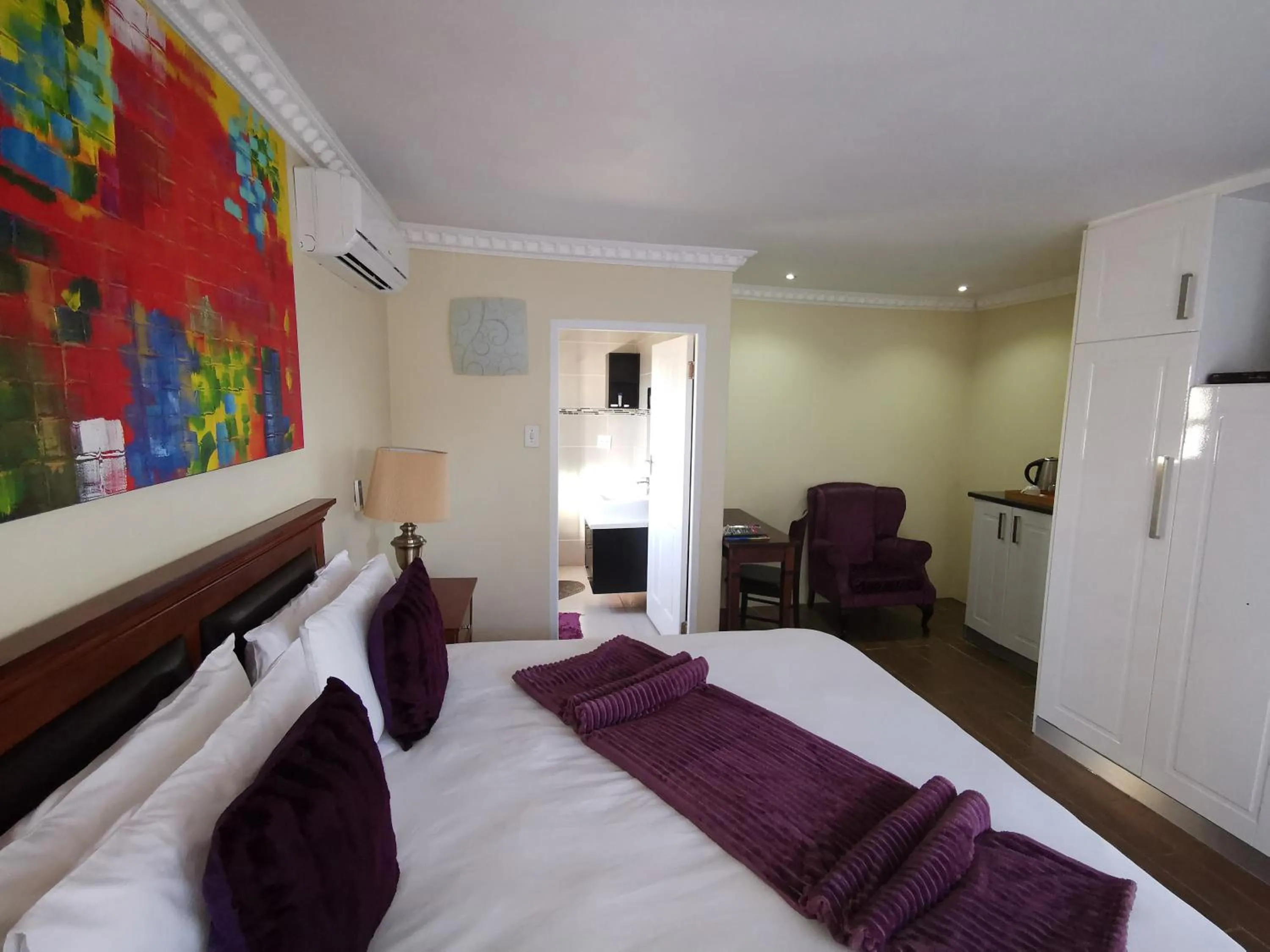 Bed in Lucolo Palace B&B - Mthatha