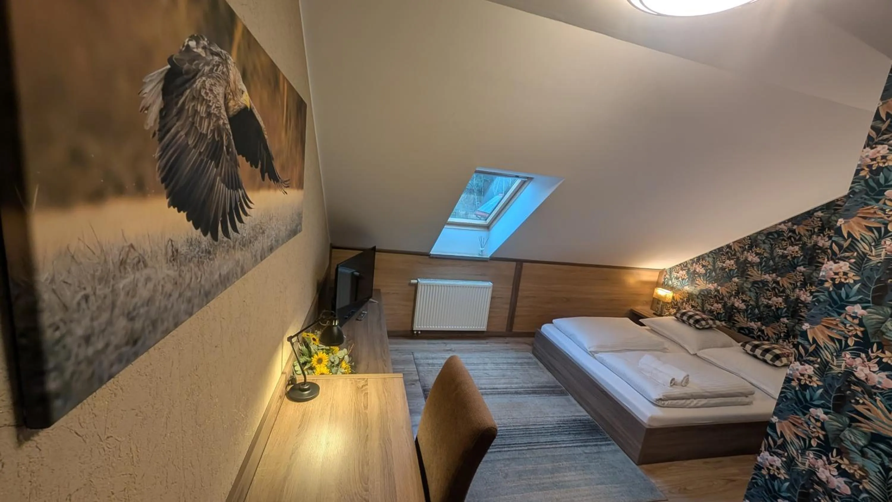 Photo of the whole room, Bed in FitnessFun