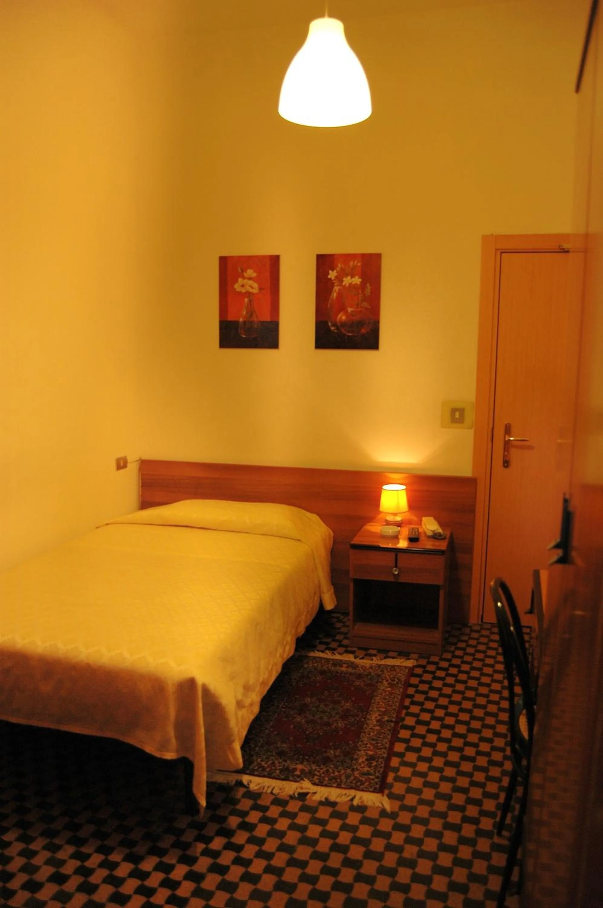 Photo of the whole room, Bed in Hotel Major