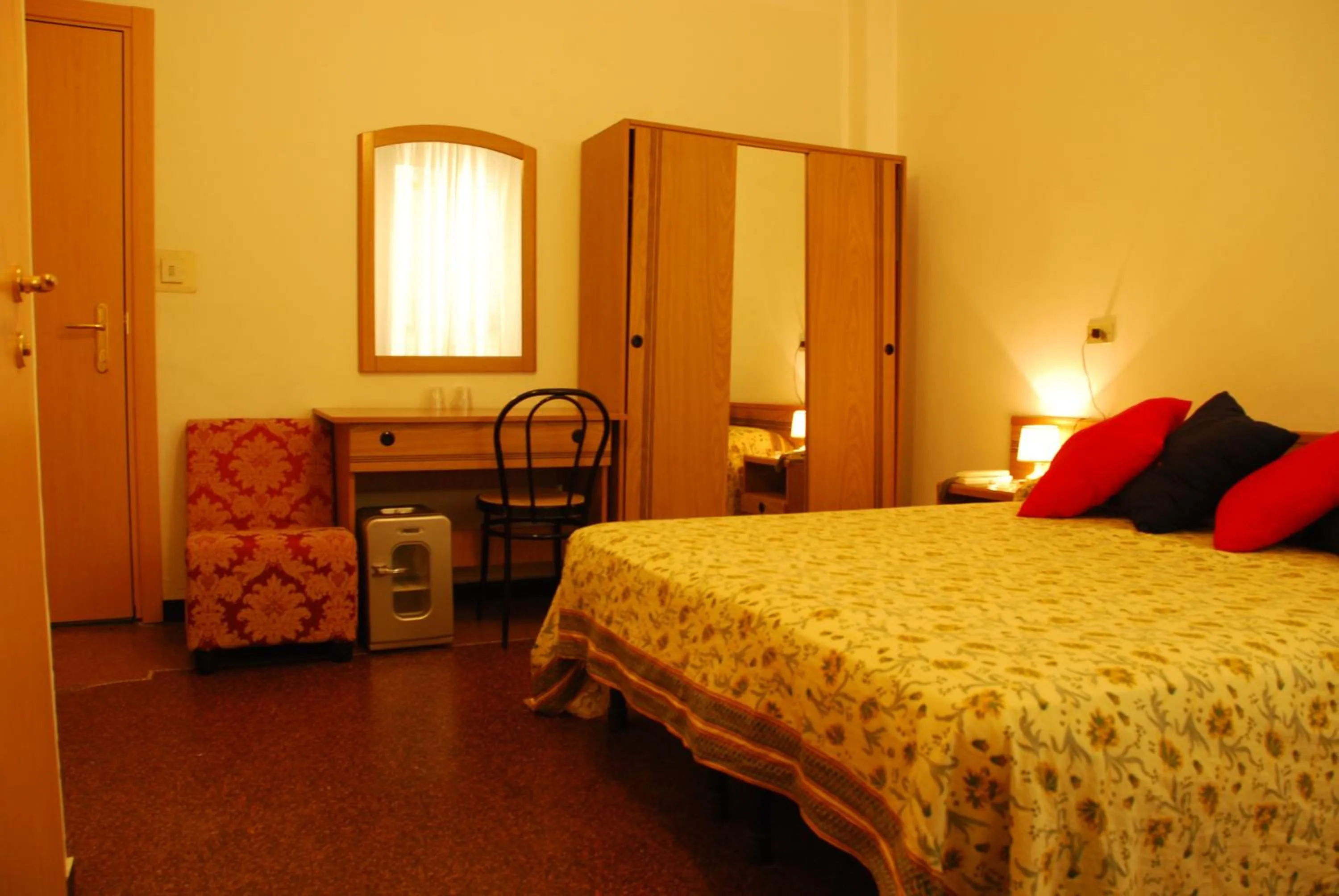 Photo of the whole room, Bed in Hotel Major