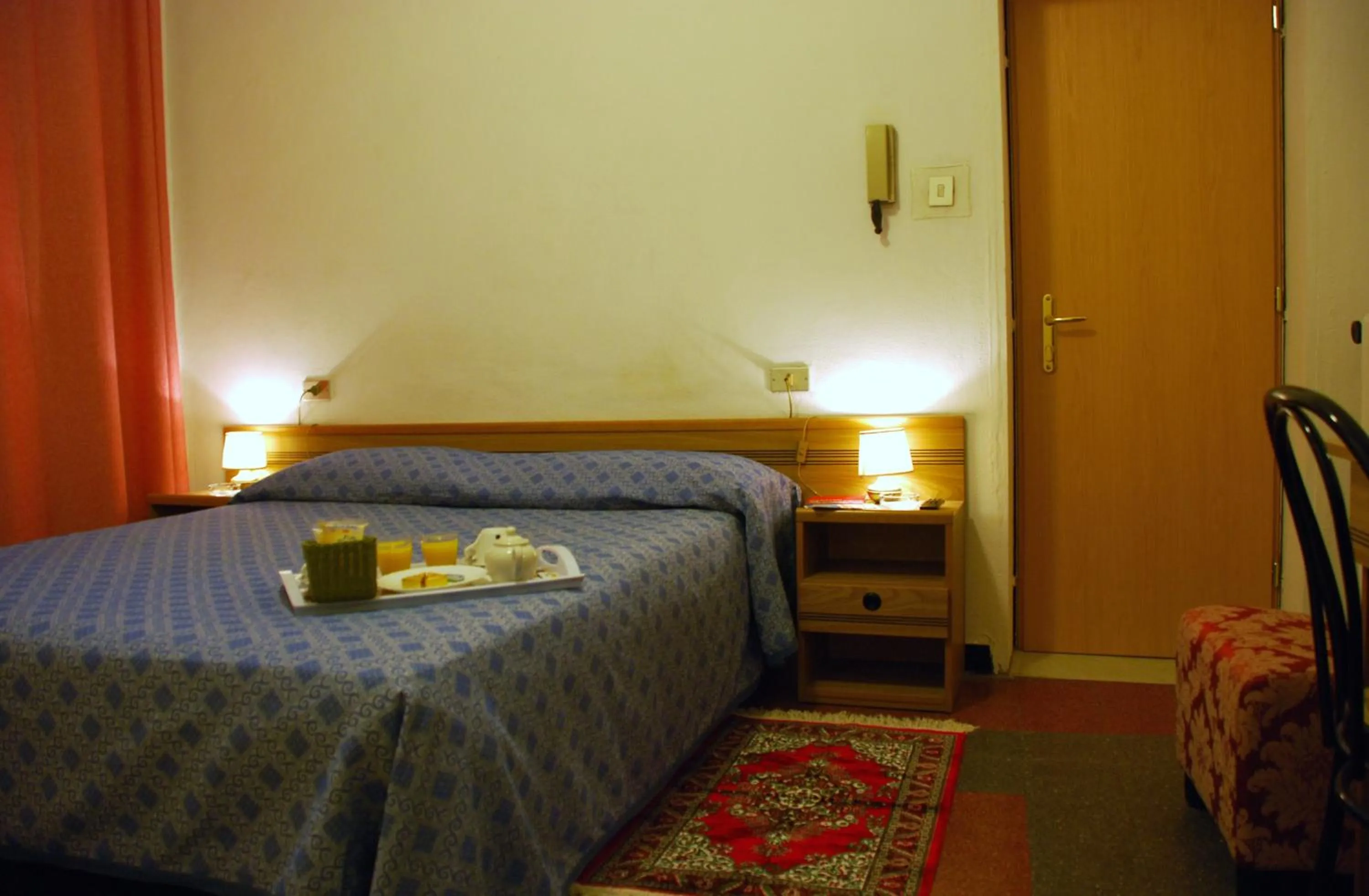 Photo of the whole room, Bed in Hotel Major