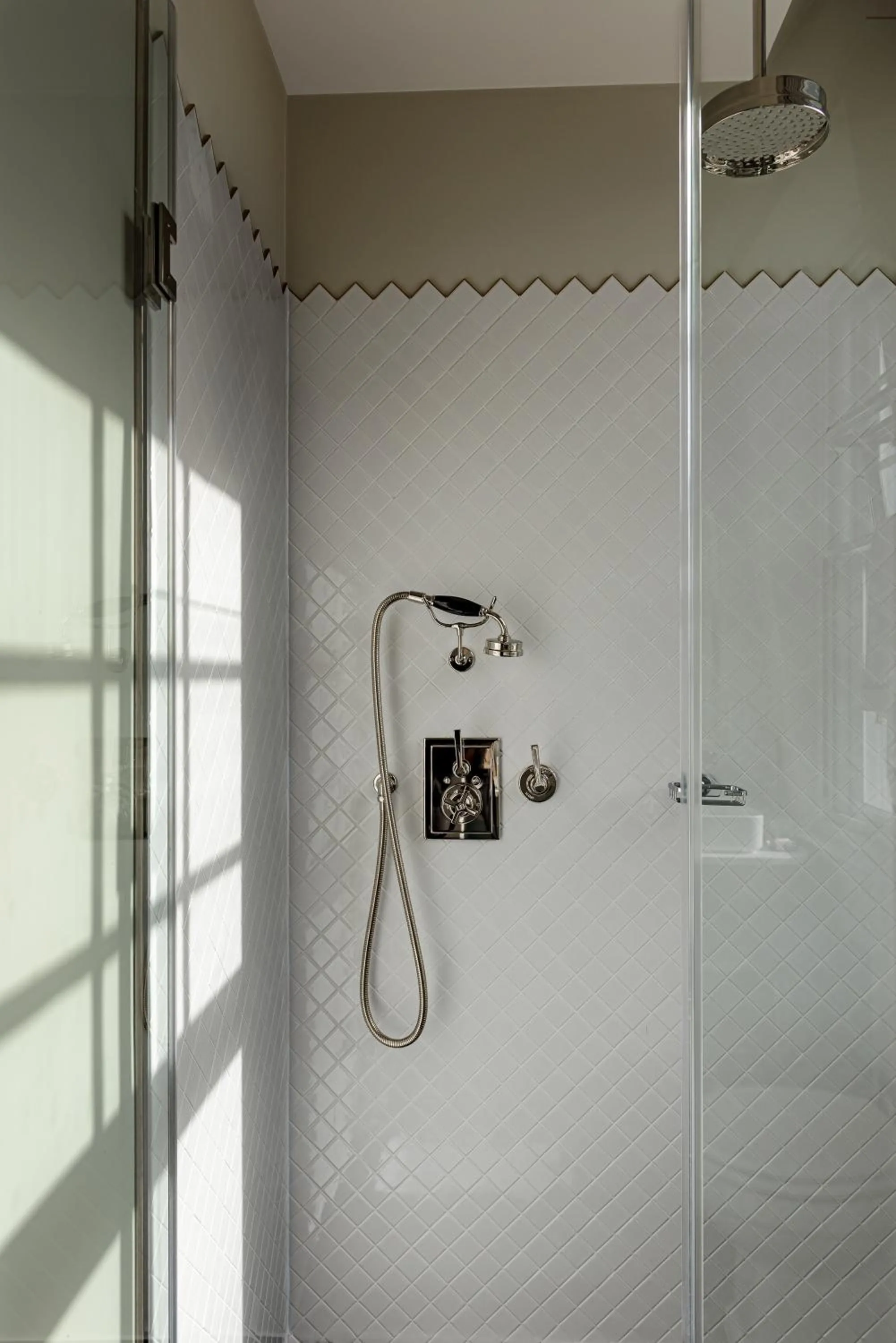 Shower in Henrietta Experimental