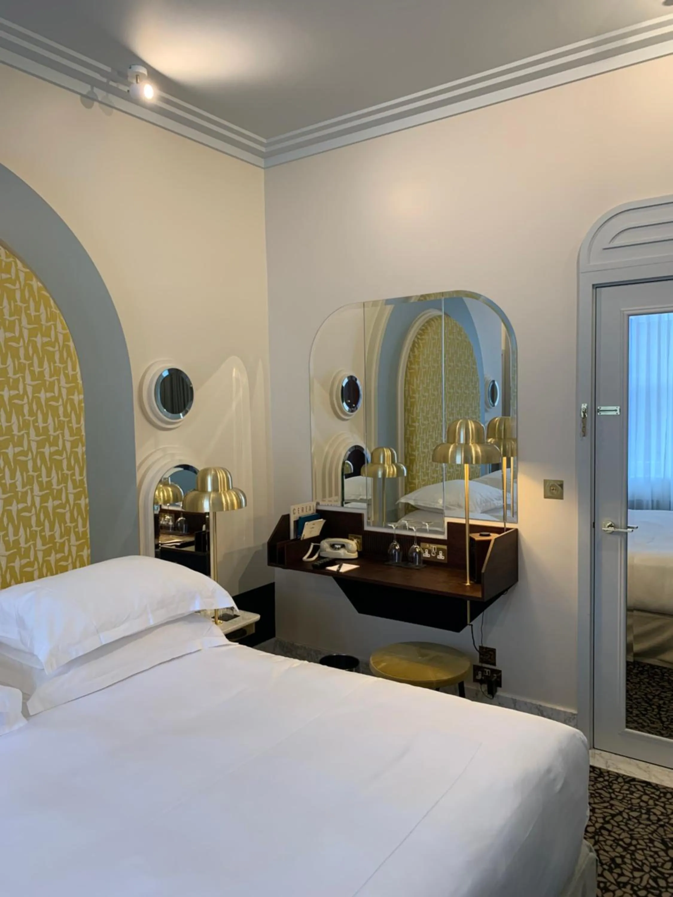 Bed in Henrietta Experimental