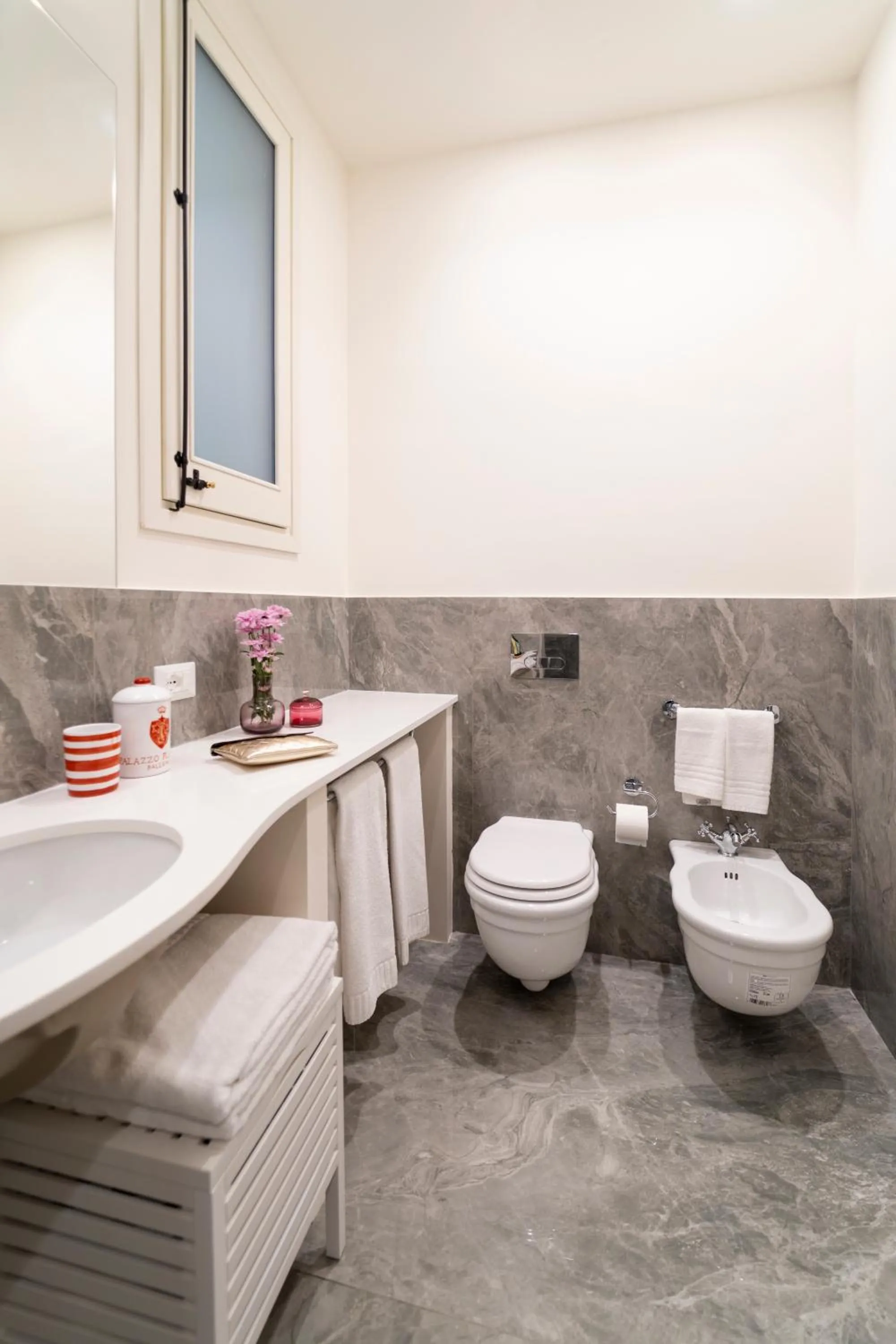 Bathroom in Palazzo Planeta