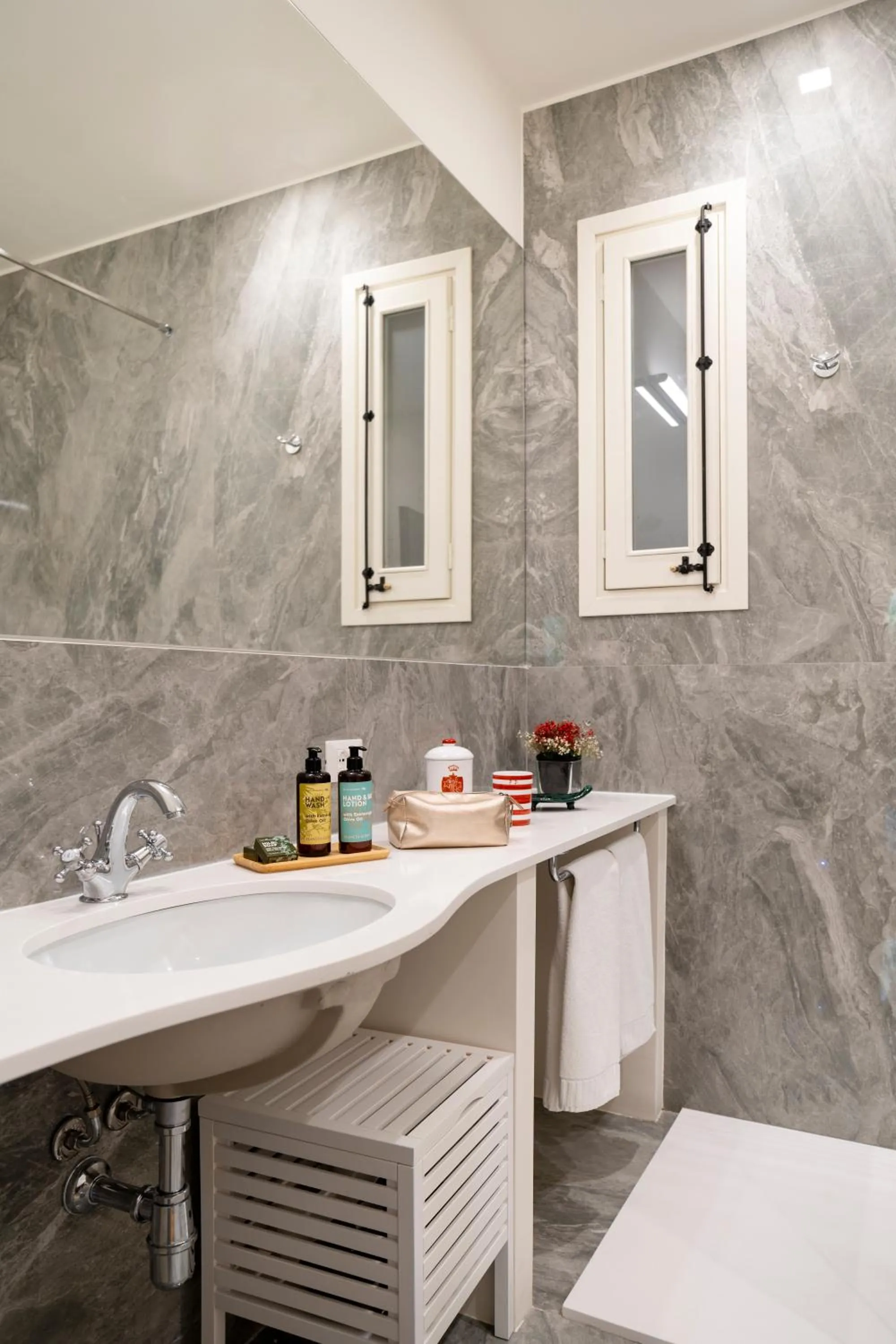 Bathroom in Palazzo Planeta