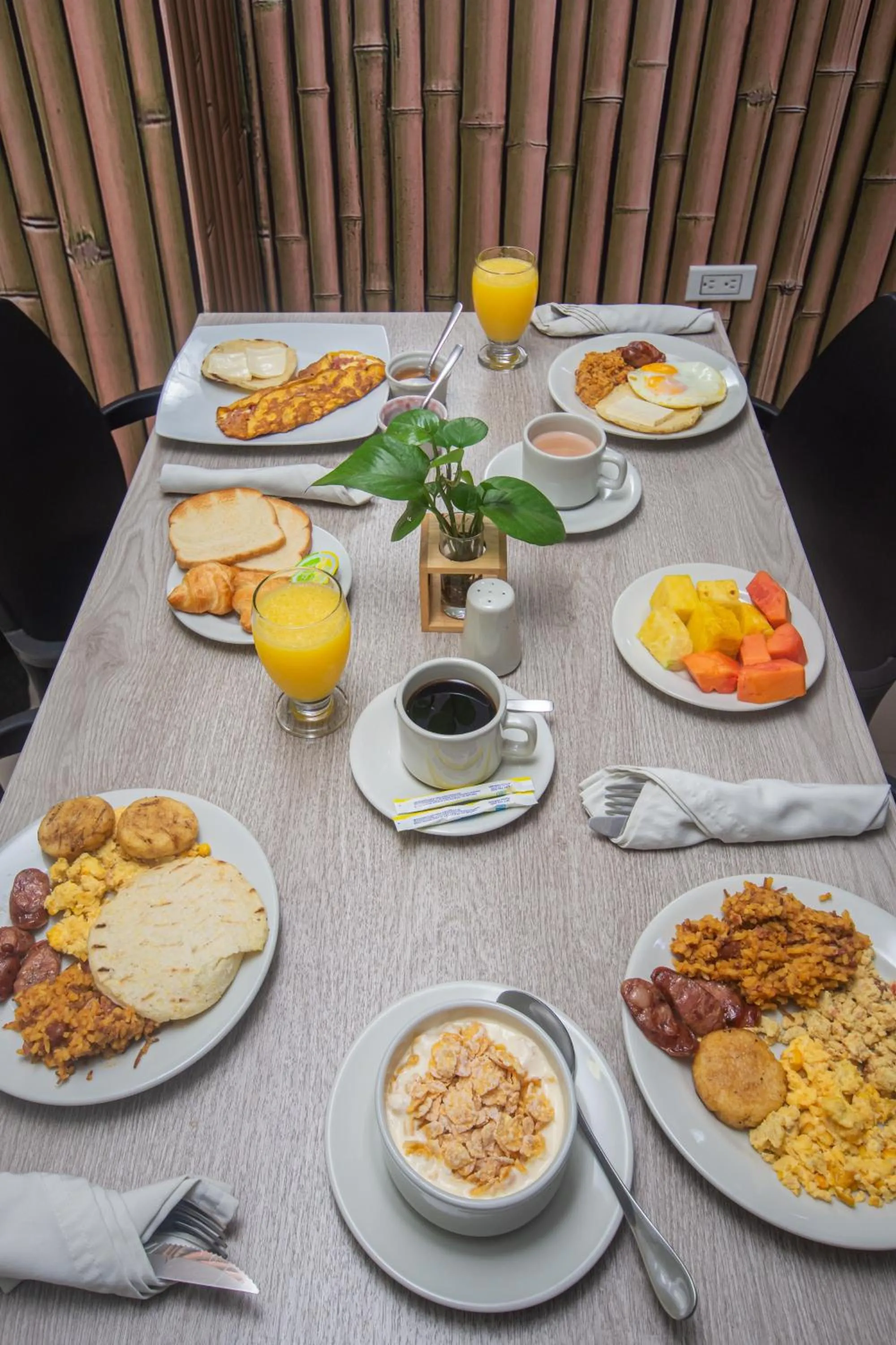 Breakfast in Hotel Laureles Plaza