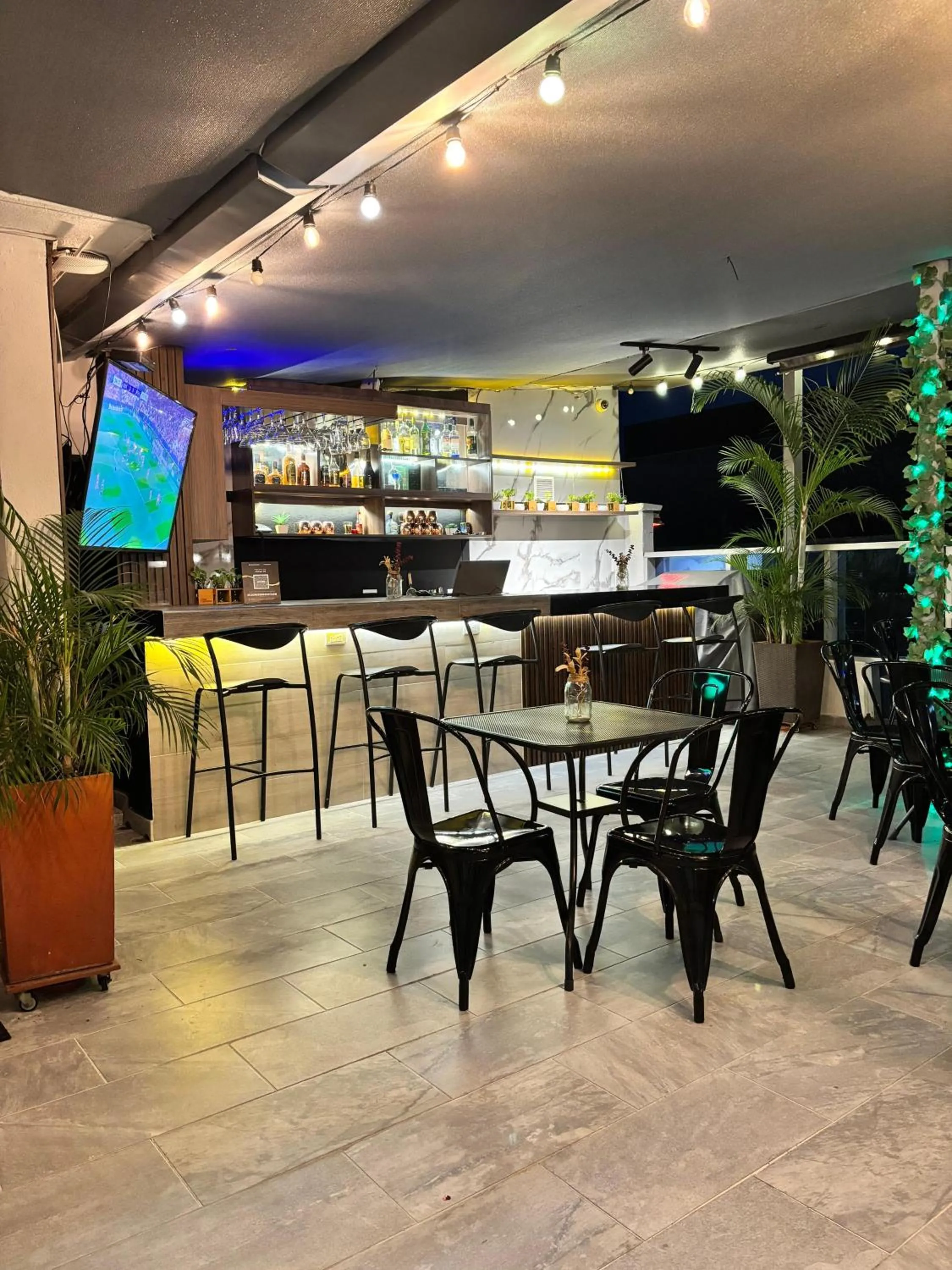 Lounge or bar in Hotel Laureles Plaza