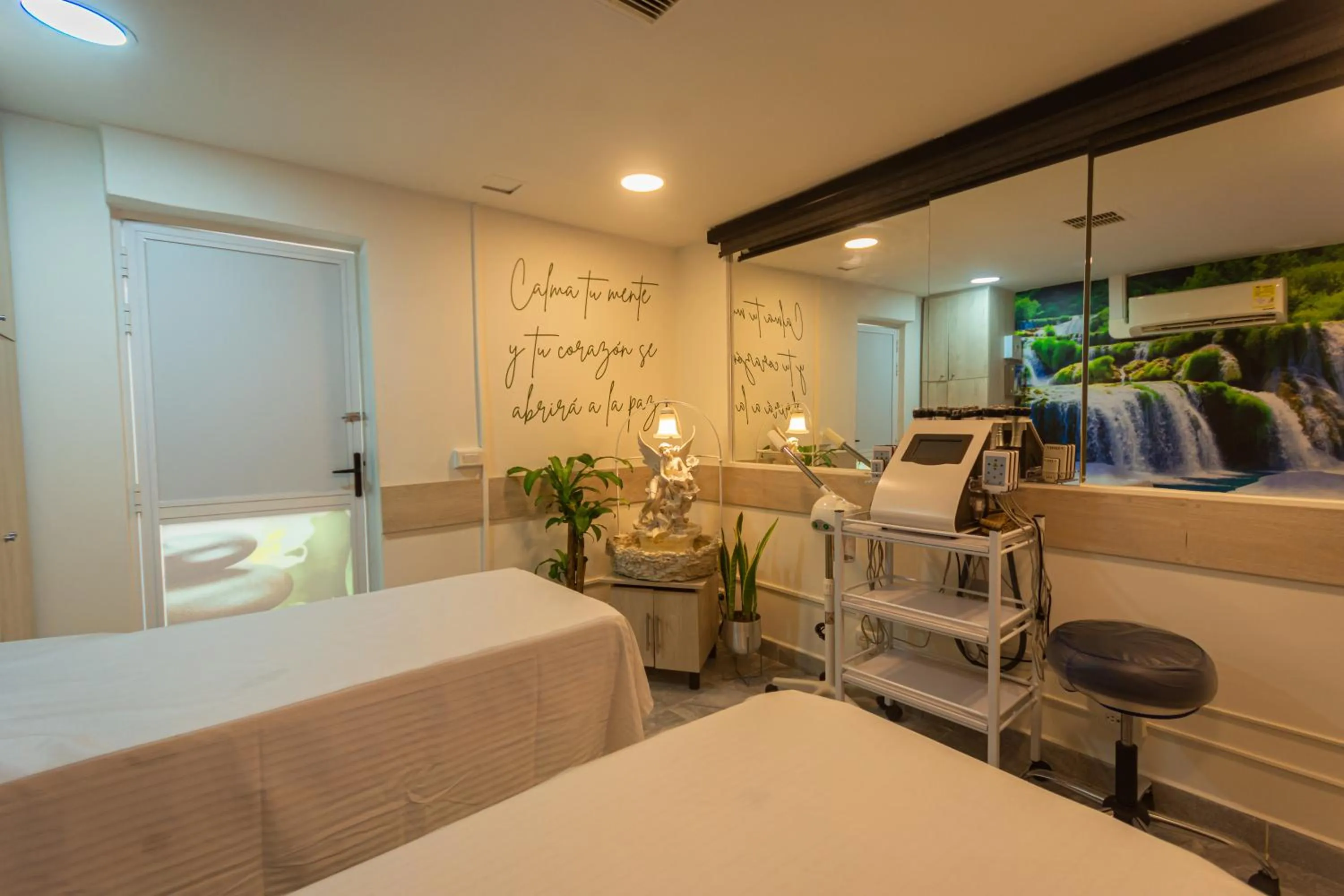 Spa and wellness centre/facilities, Bed in Hotel Laureles Plaza