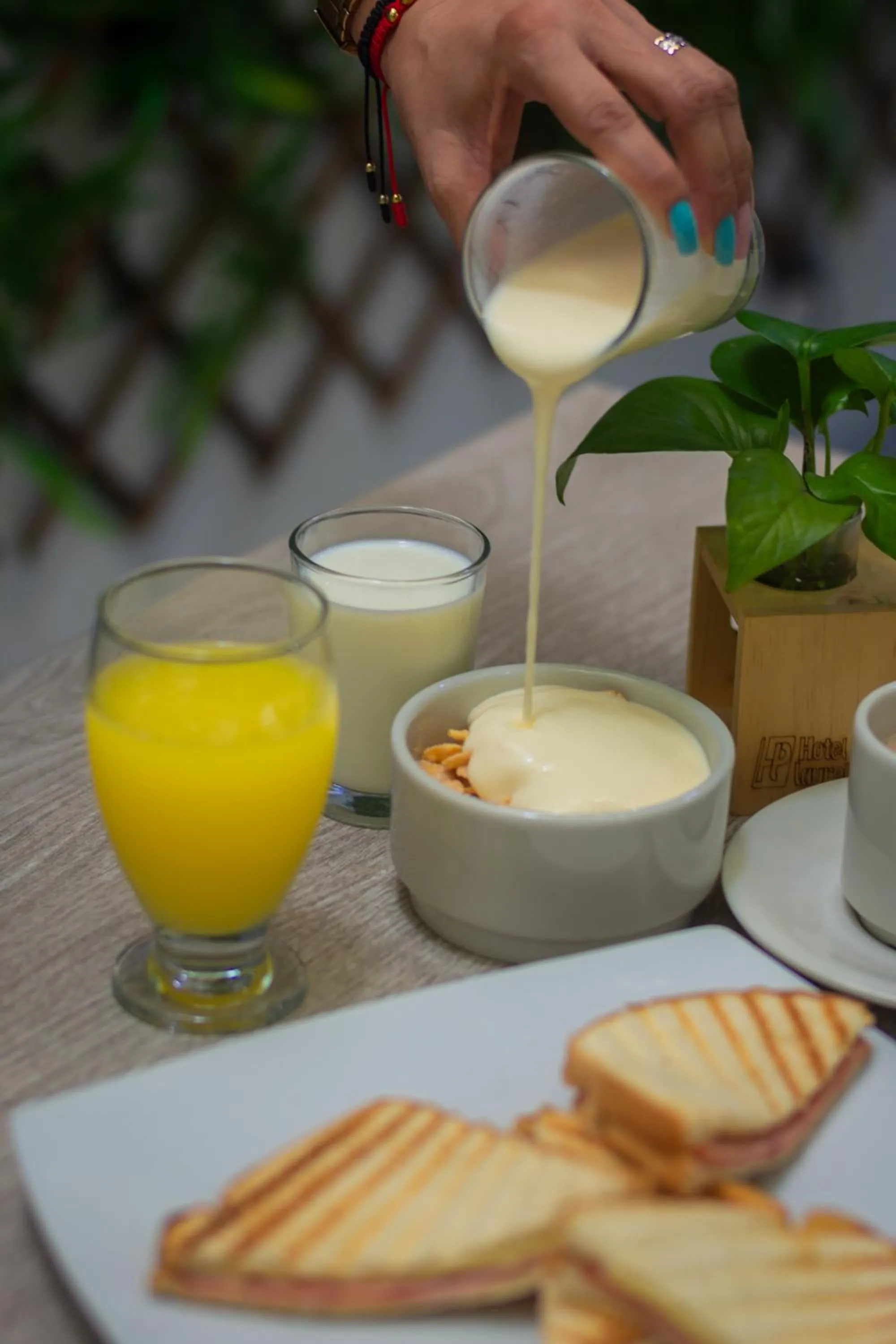 Breakfast in Hotel Laureles Plaza