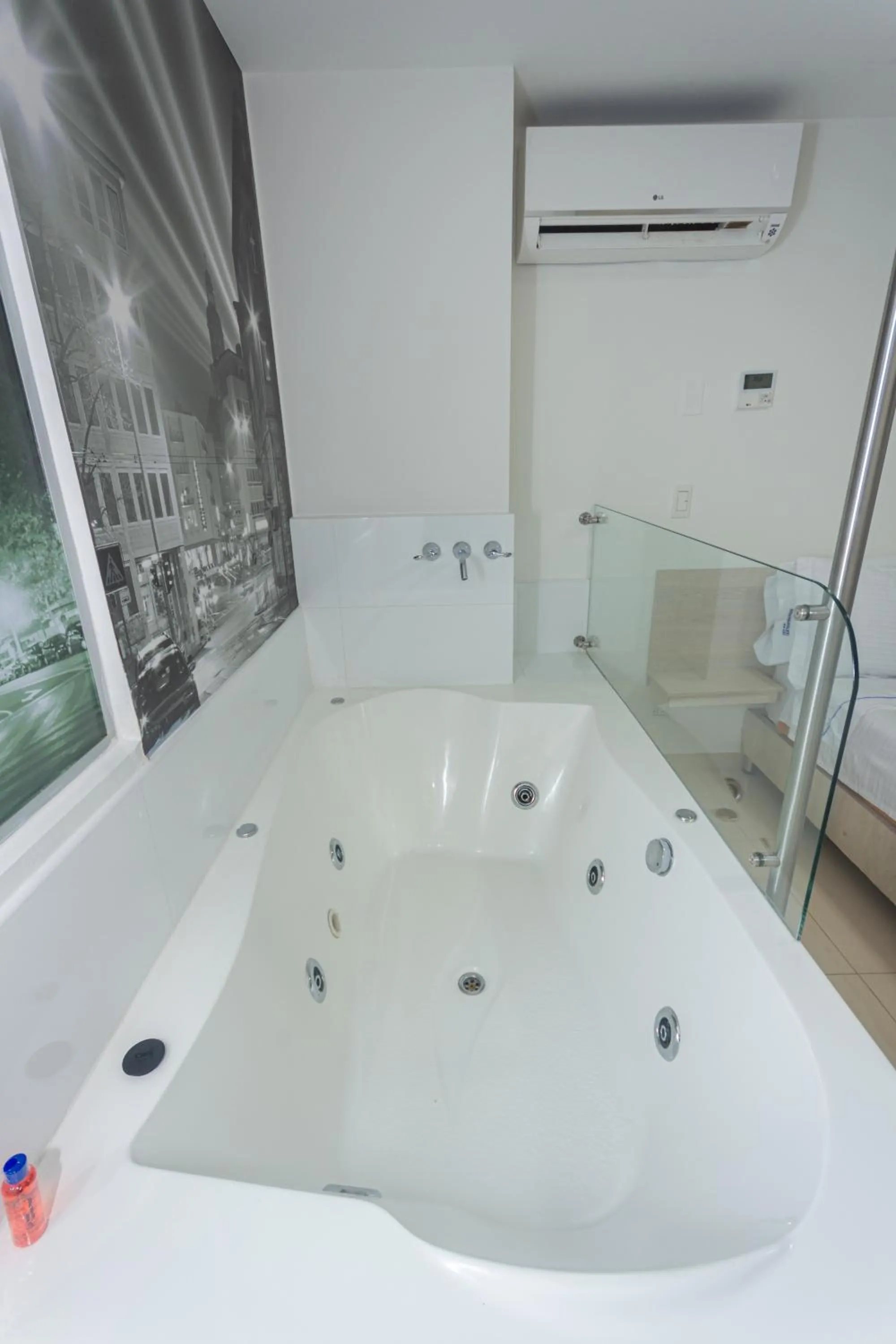 Hot Tub in Hotel Laureles Plaza